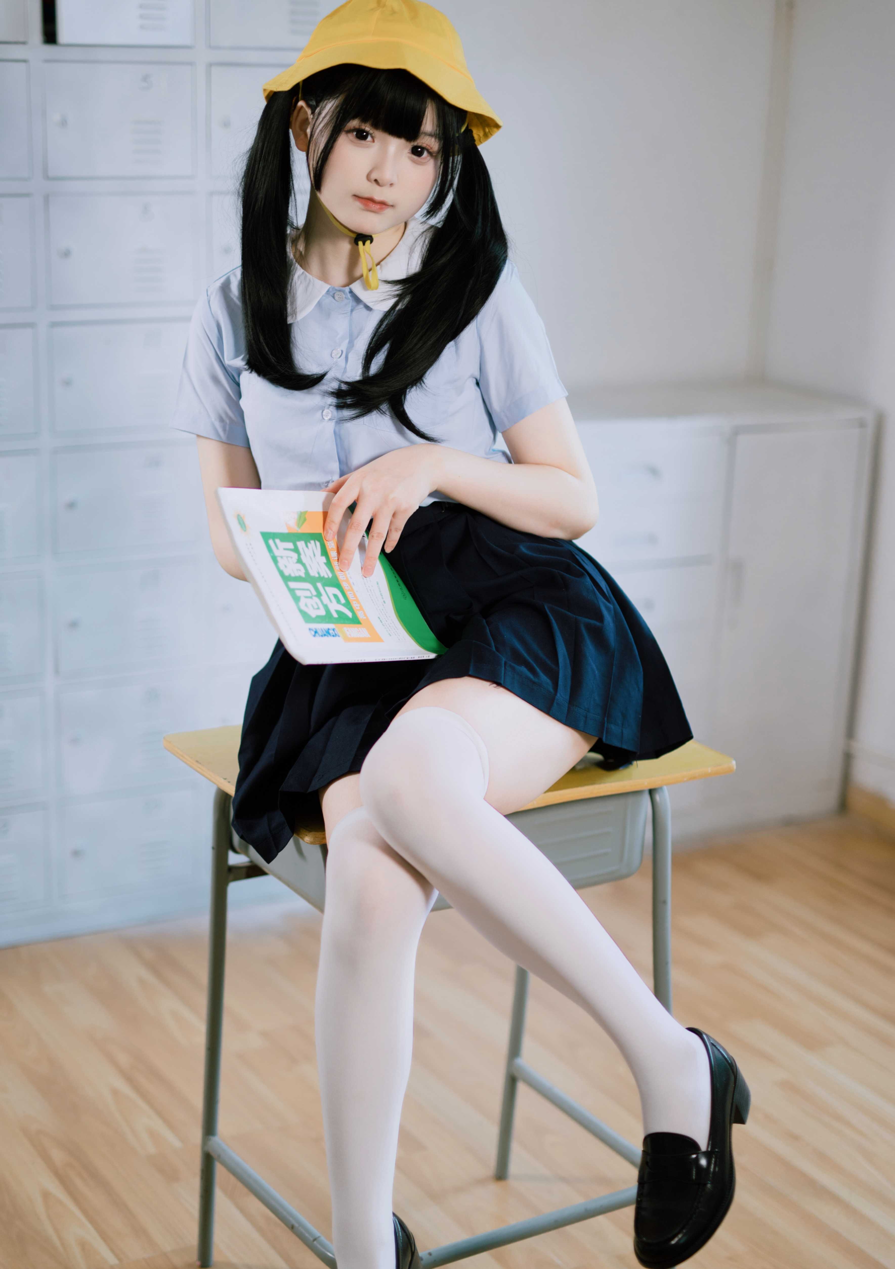 制服超级多年轻萌妹