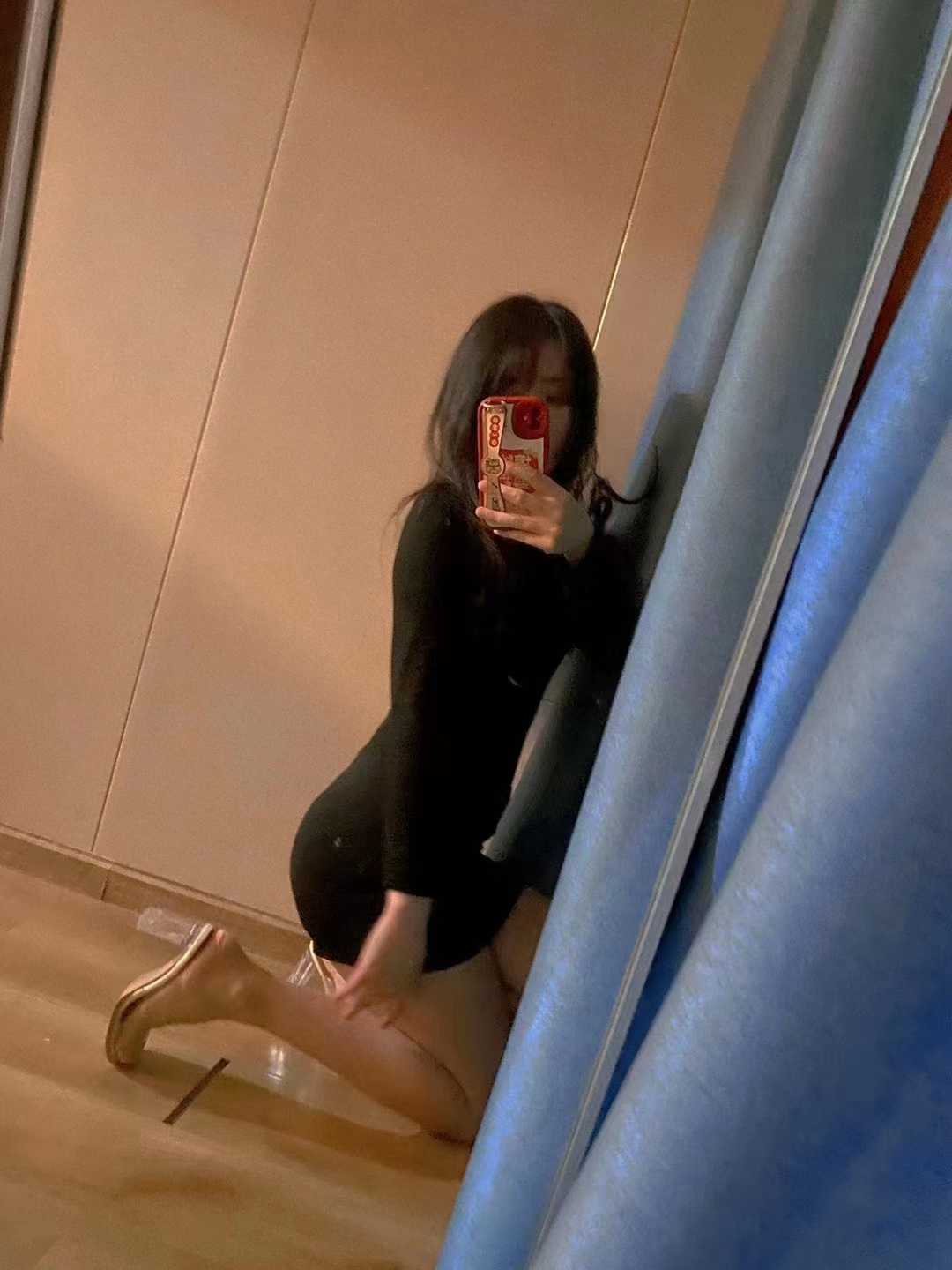 态度颜值身材都不错