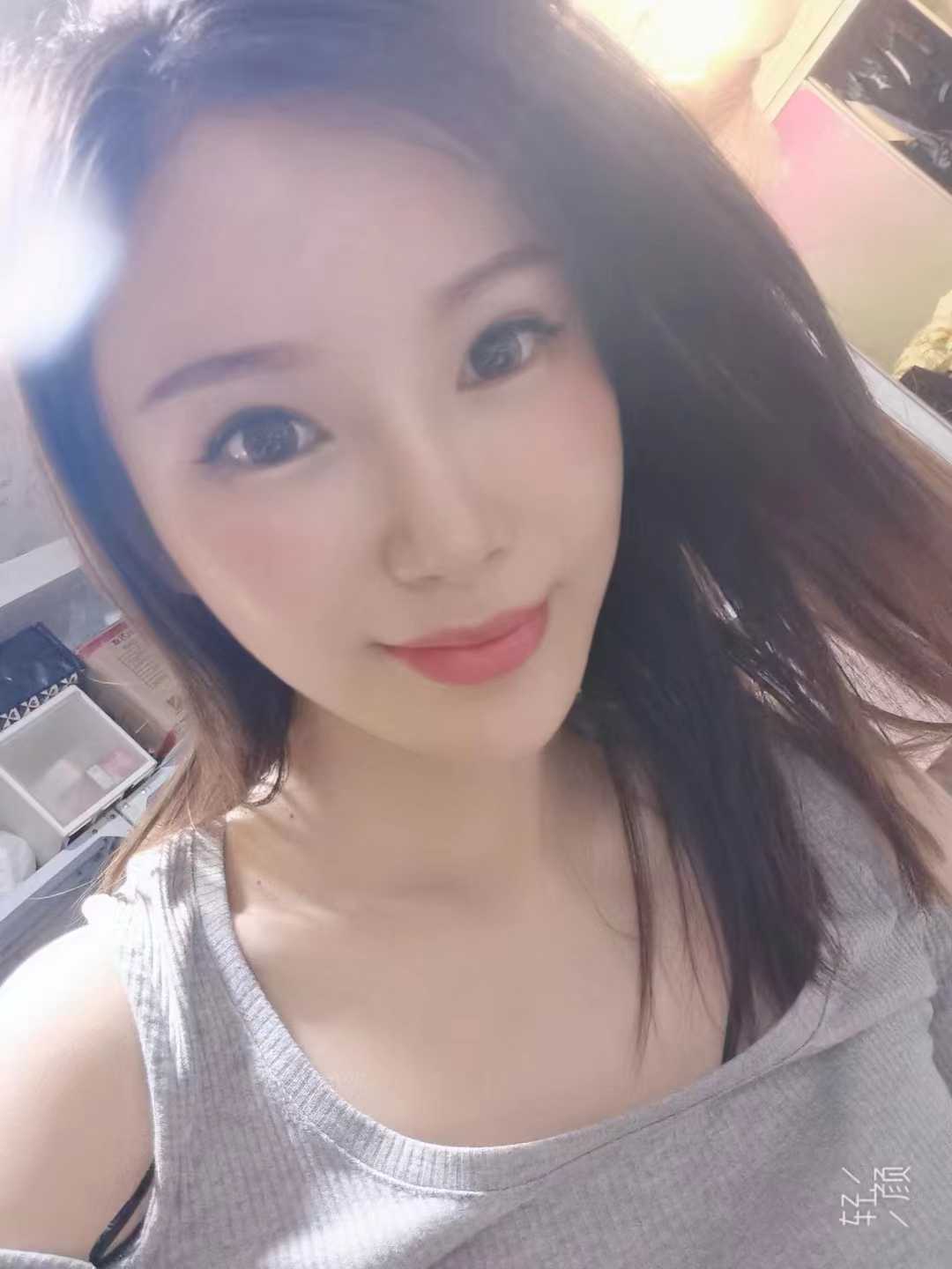 态度颜值身材都不错