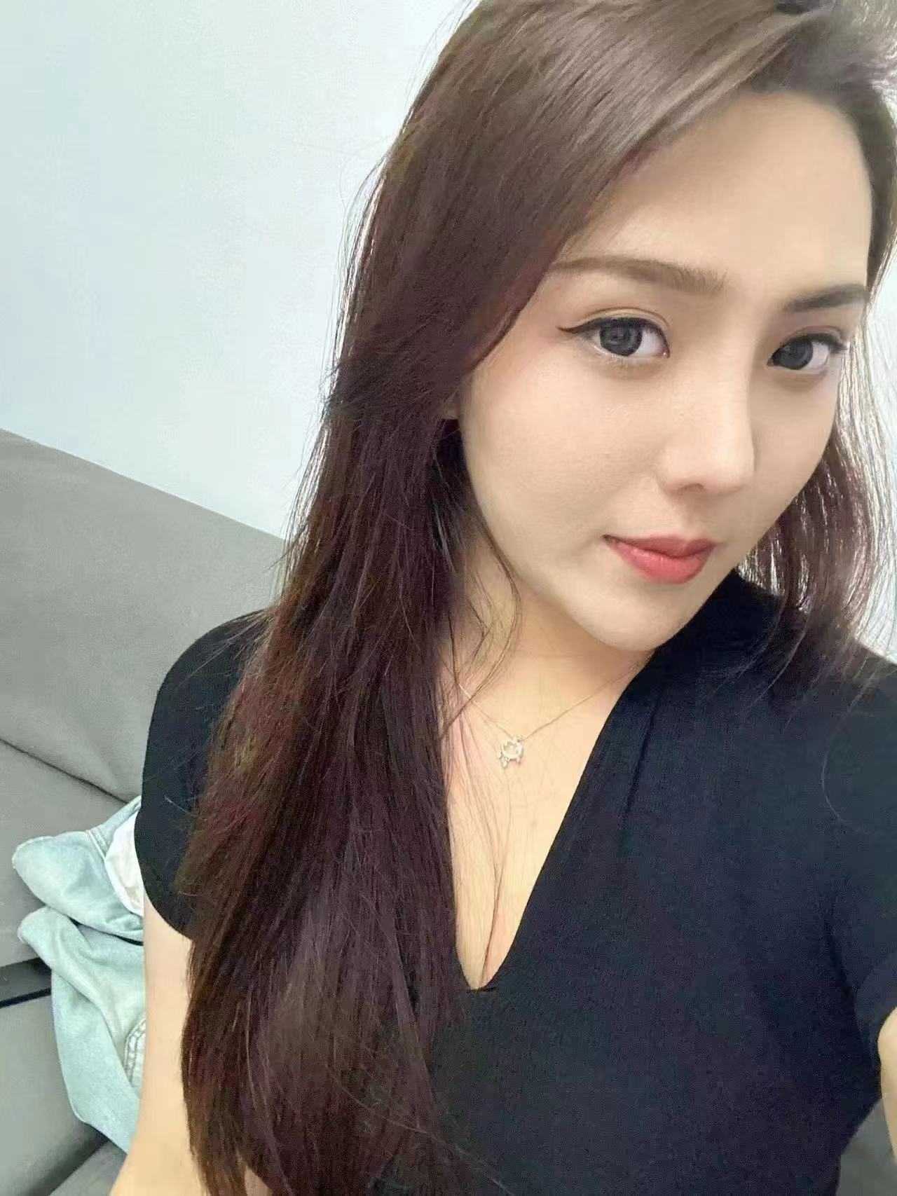 身材不错，床上叫的很销魂