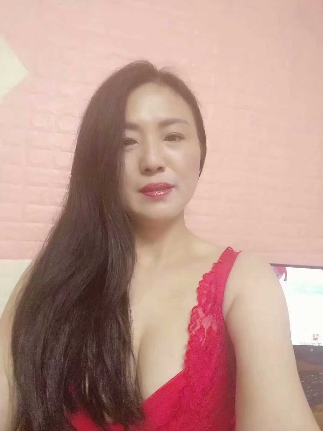 番禺区性感大胸美女