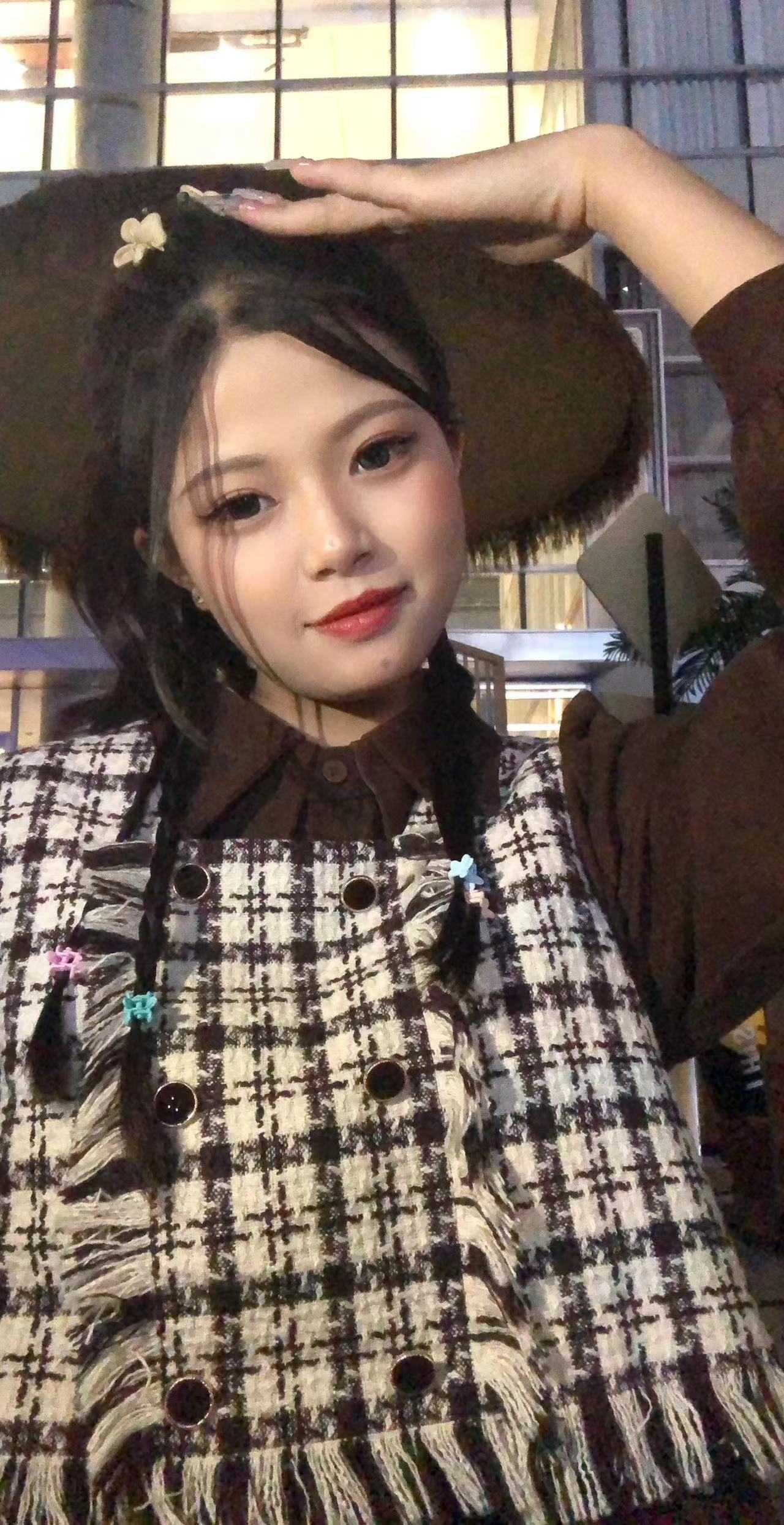 萝莉型女孩，人美声甜，气质优雅