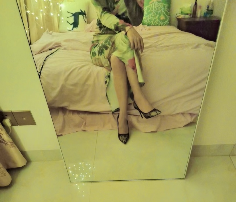 年轻的兼职小姐姐