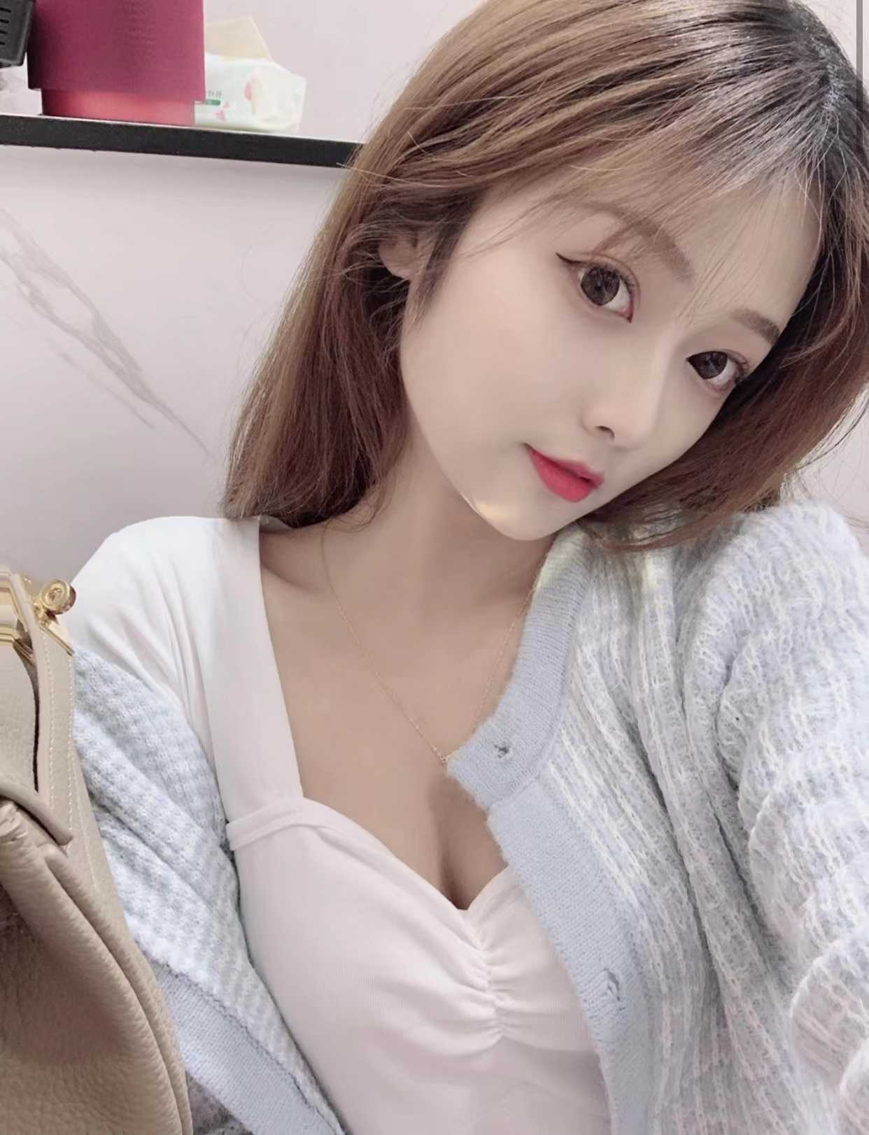 甜美可爱的小姐姐