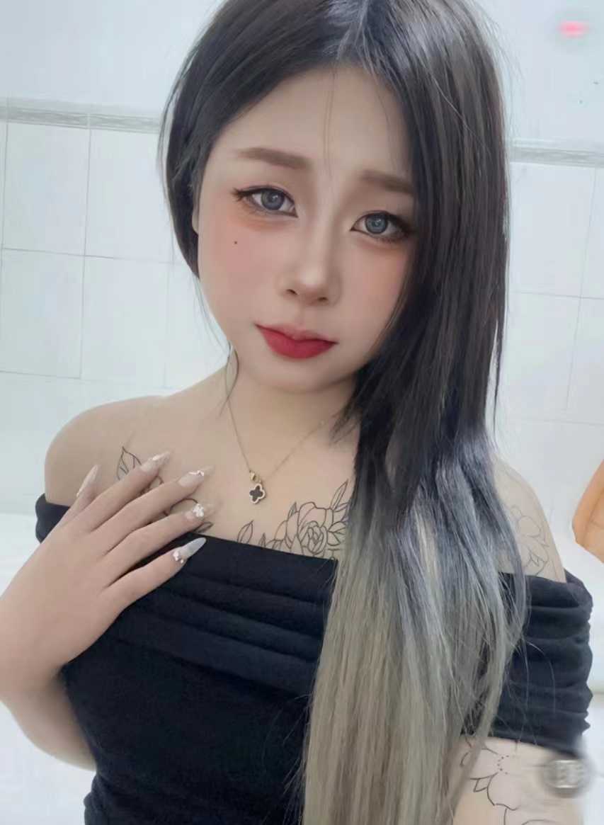 纹身嫩妹，服务很不错，女朋友的感觉