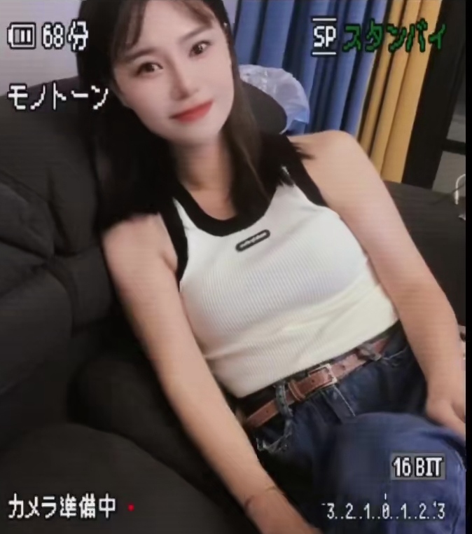 在床上超级开放的小姐姐