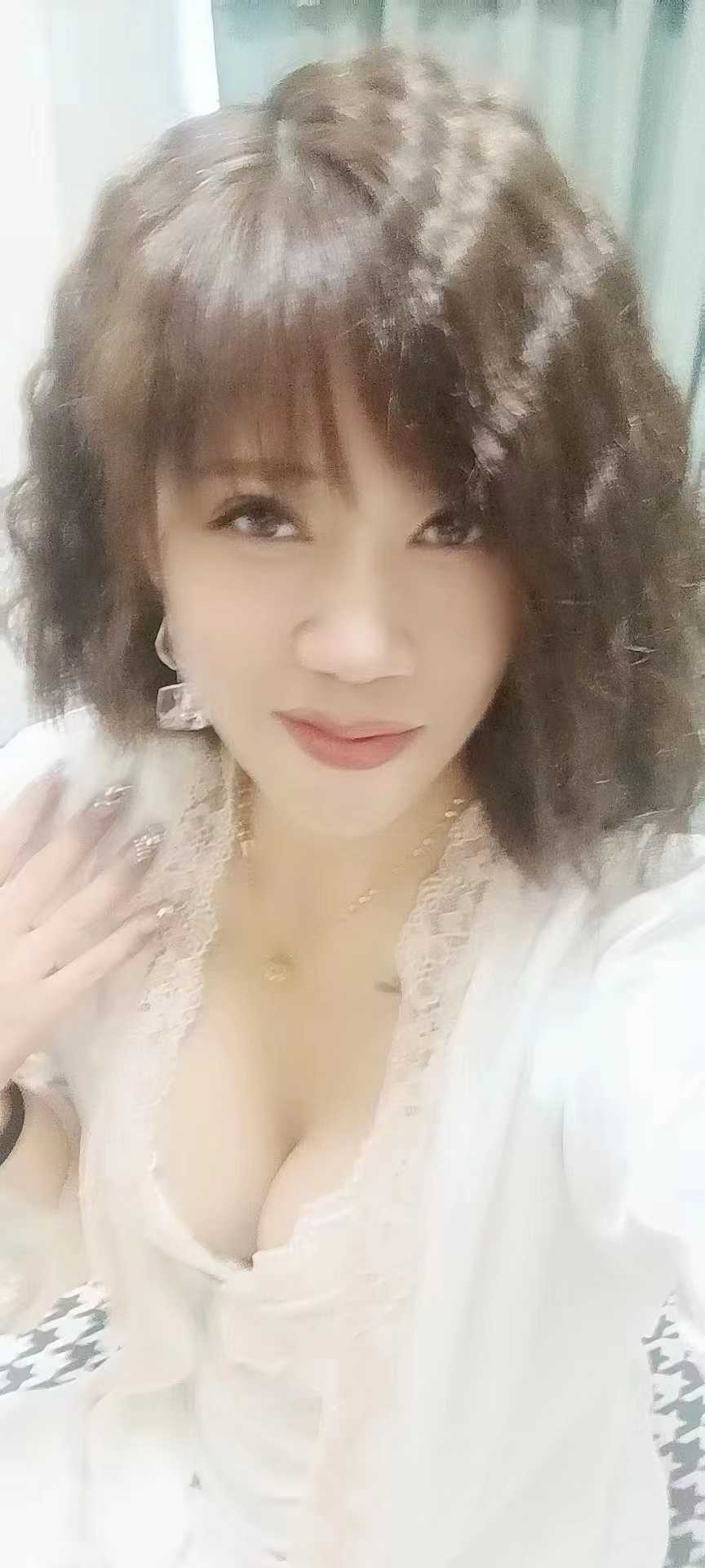 奶子很大，会说sao话