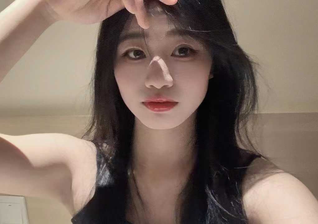 优雅，肤白貌美，大长腿，大力推荐