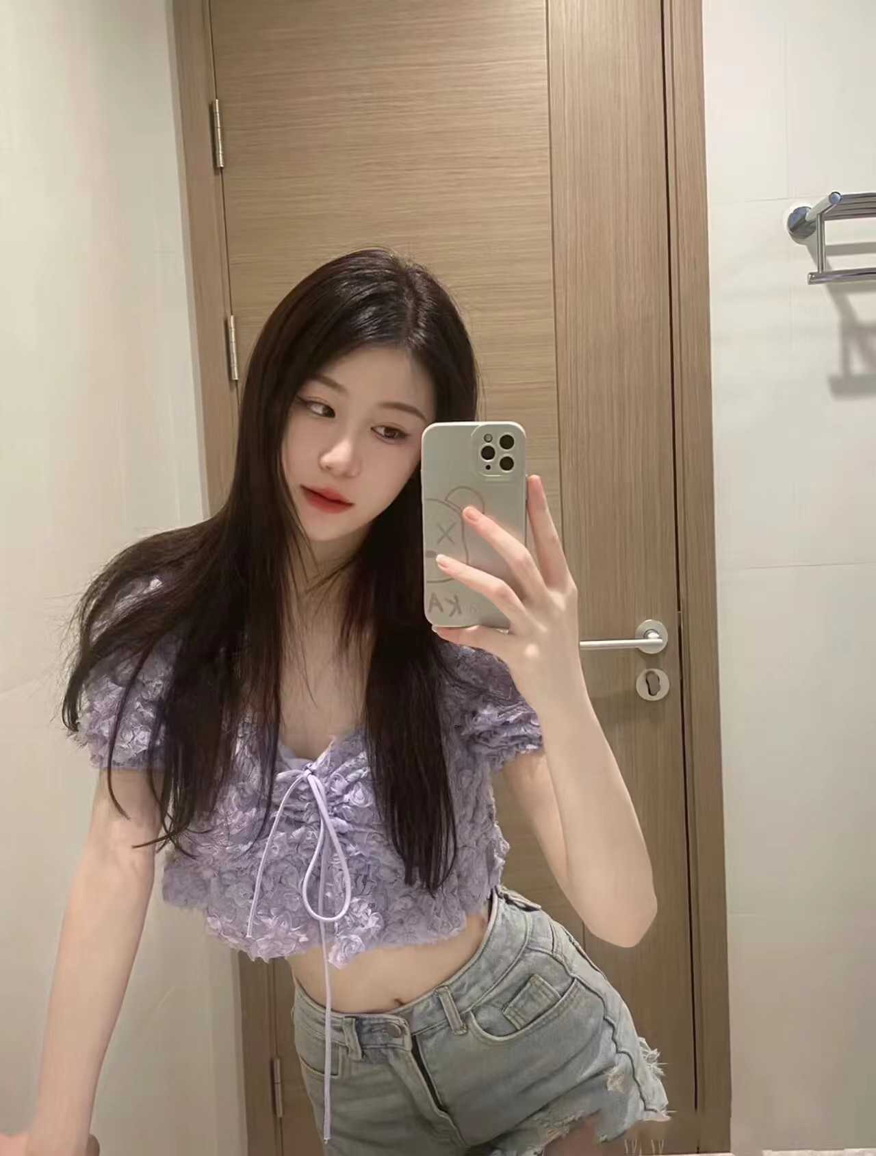 身材火辣年轻漂亮