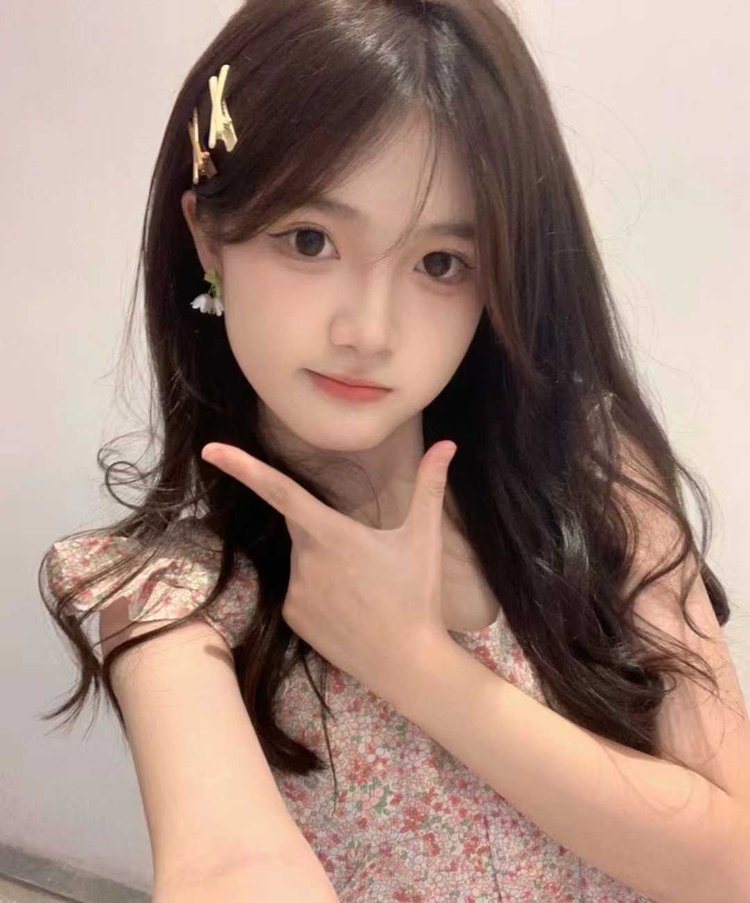 说话很好听，年轻漂亮