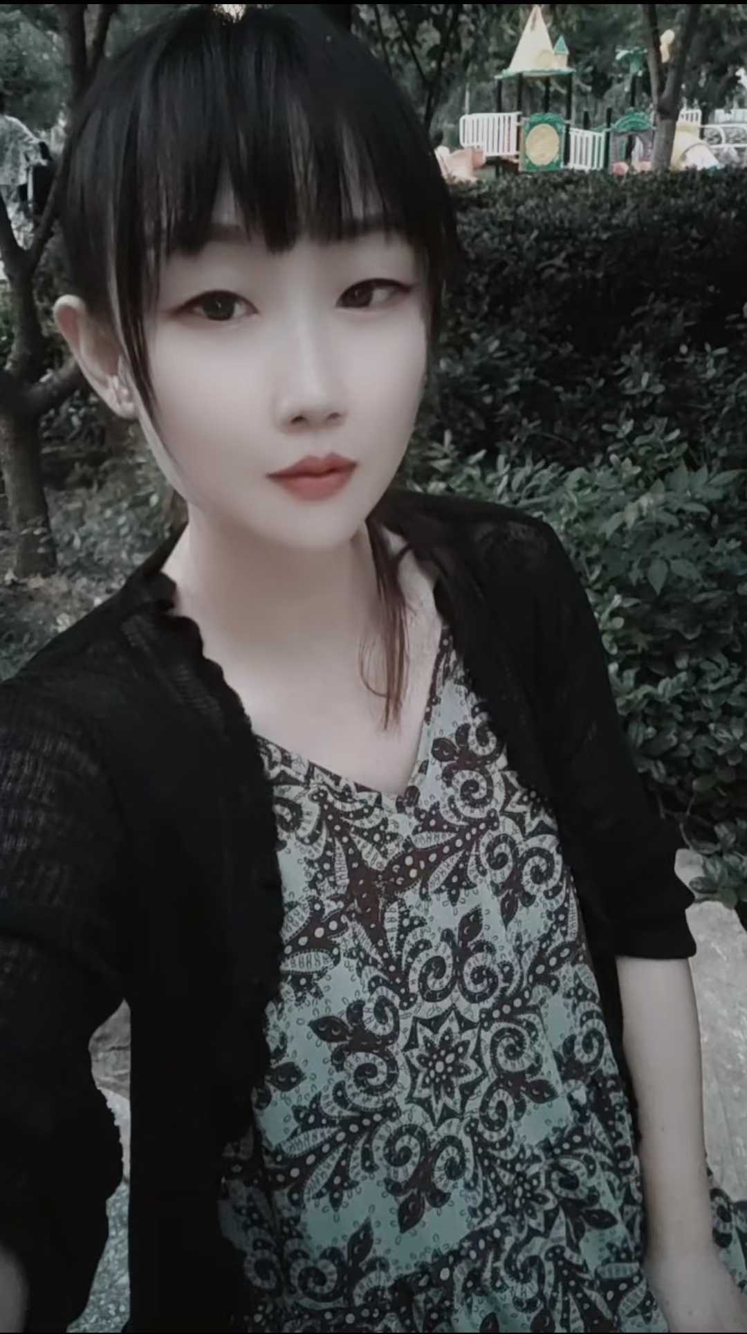 年龄不大的老凤，听说很有钱