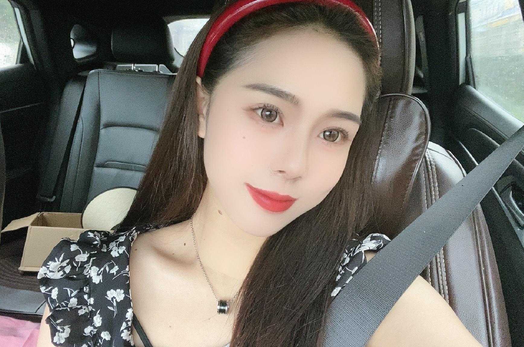 眼镜小甜妞芳芳