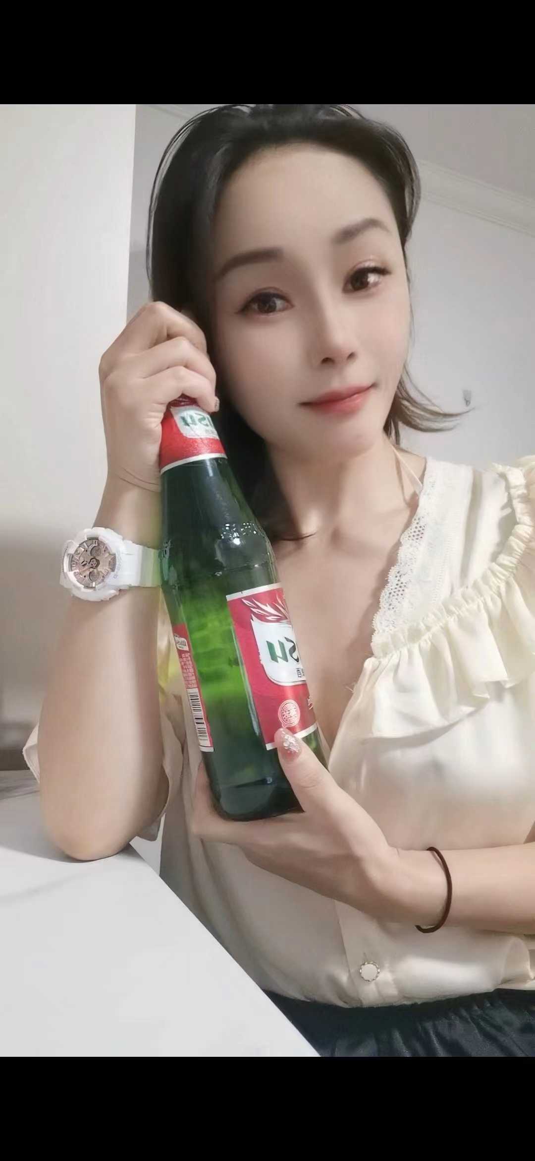 身材不错的小姐姐