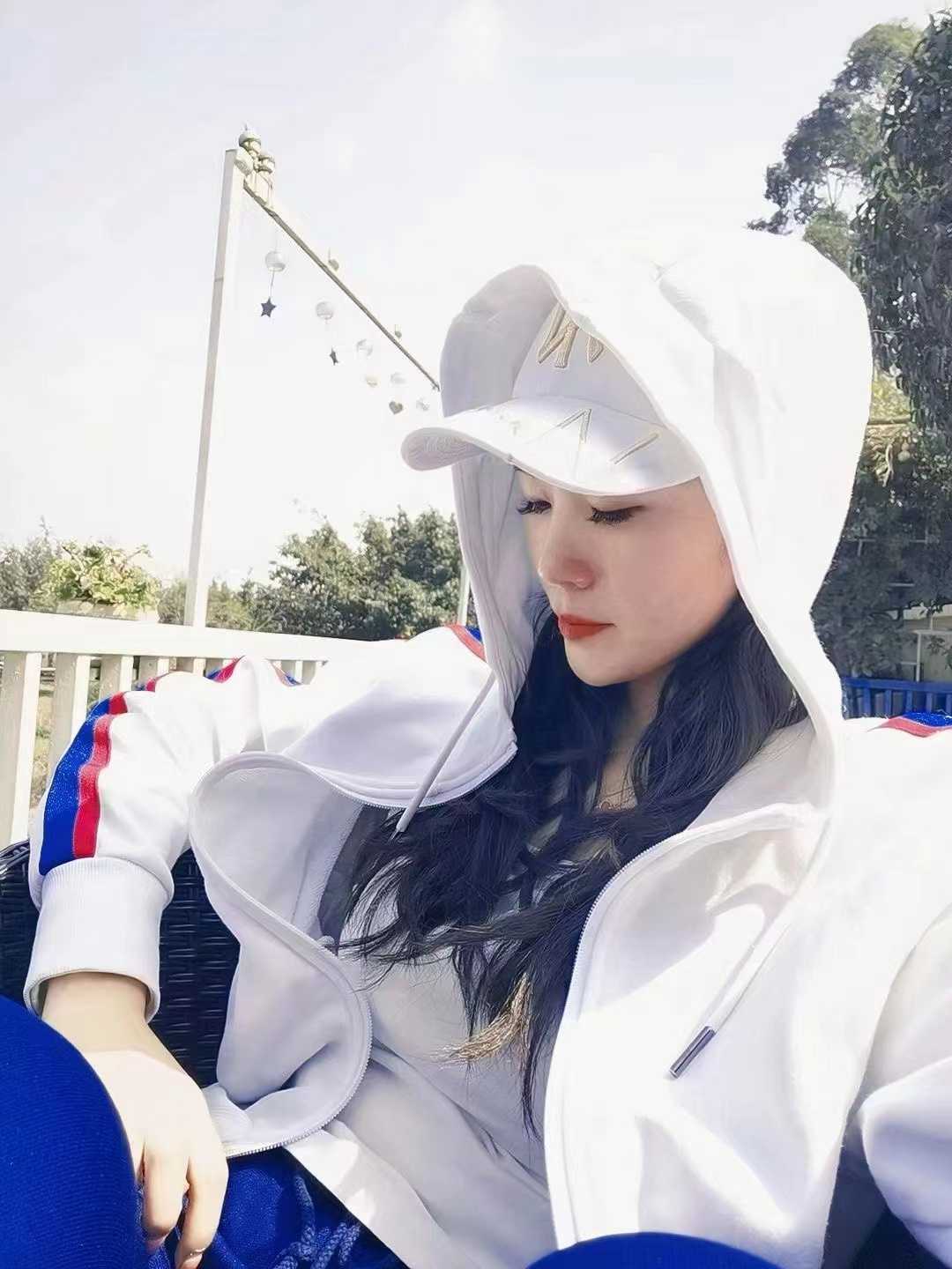 小姐姐年轻皮肤好，紧致