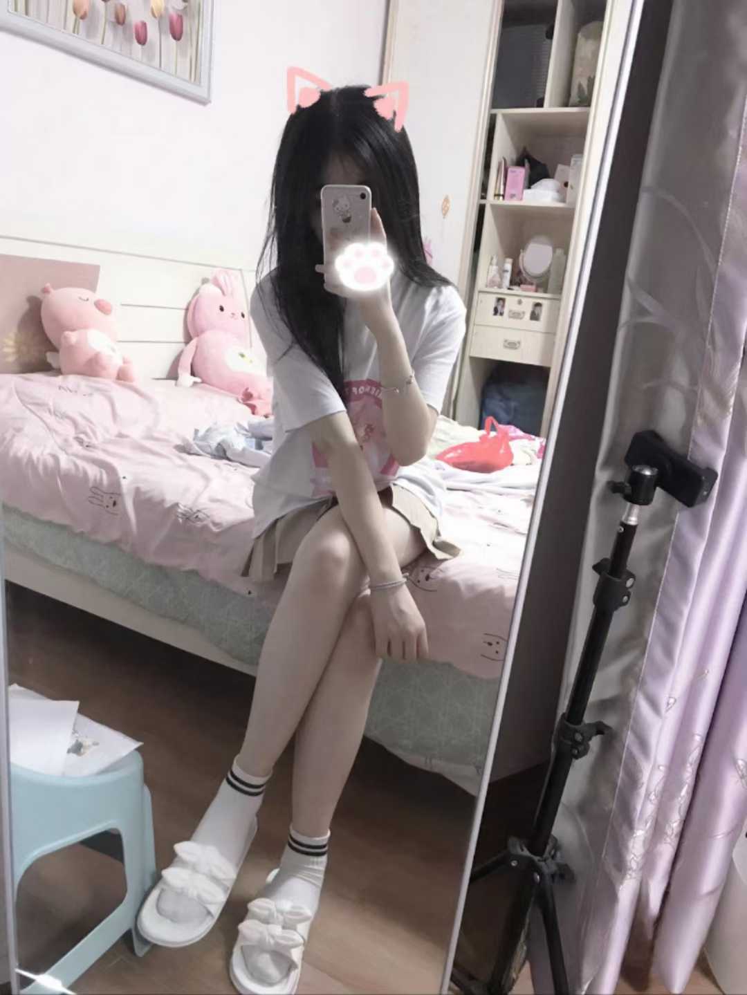 爱玩游戏的18岁美少女