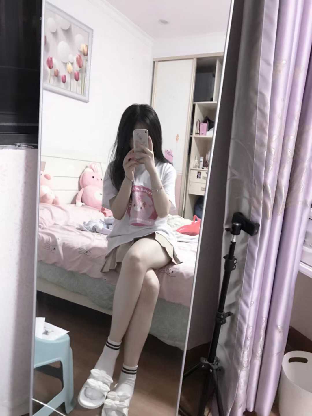 爱玩游戏的18岁美少女
