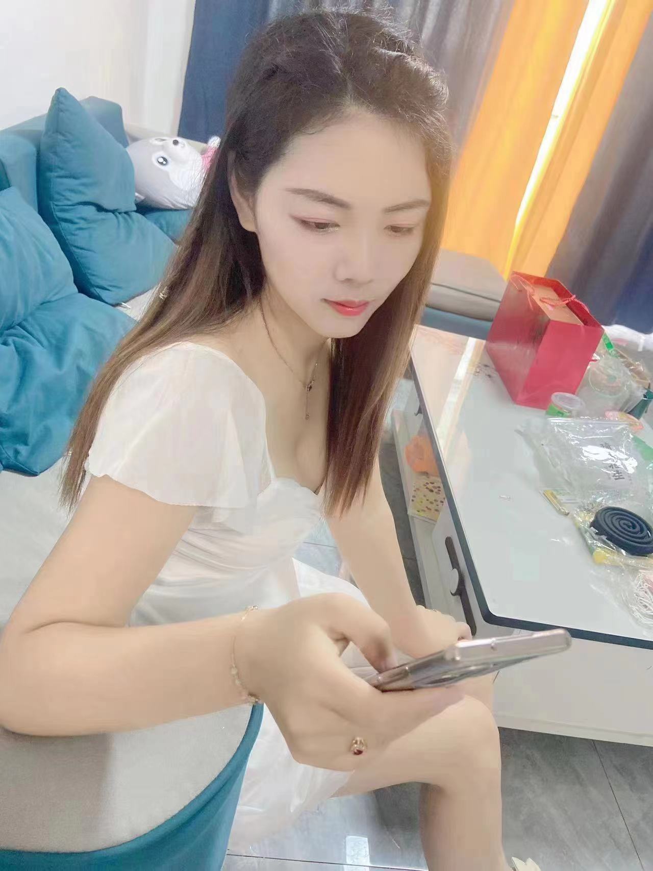 人漂亮年轻身材好