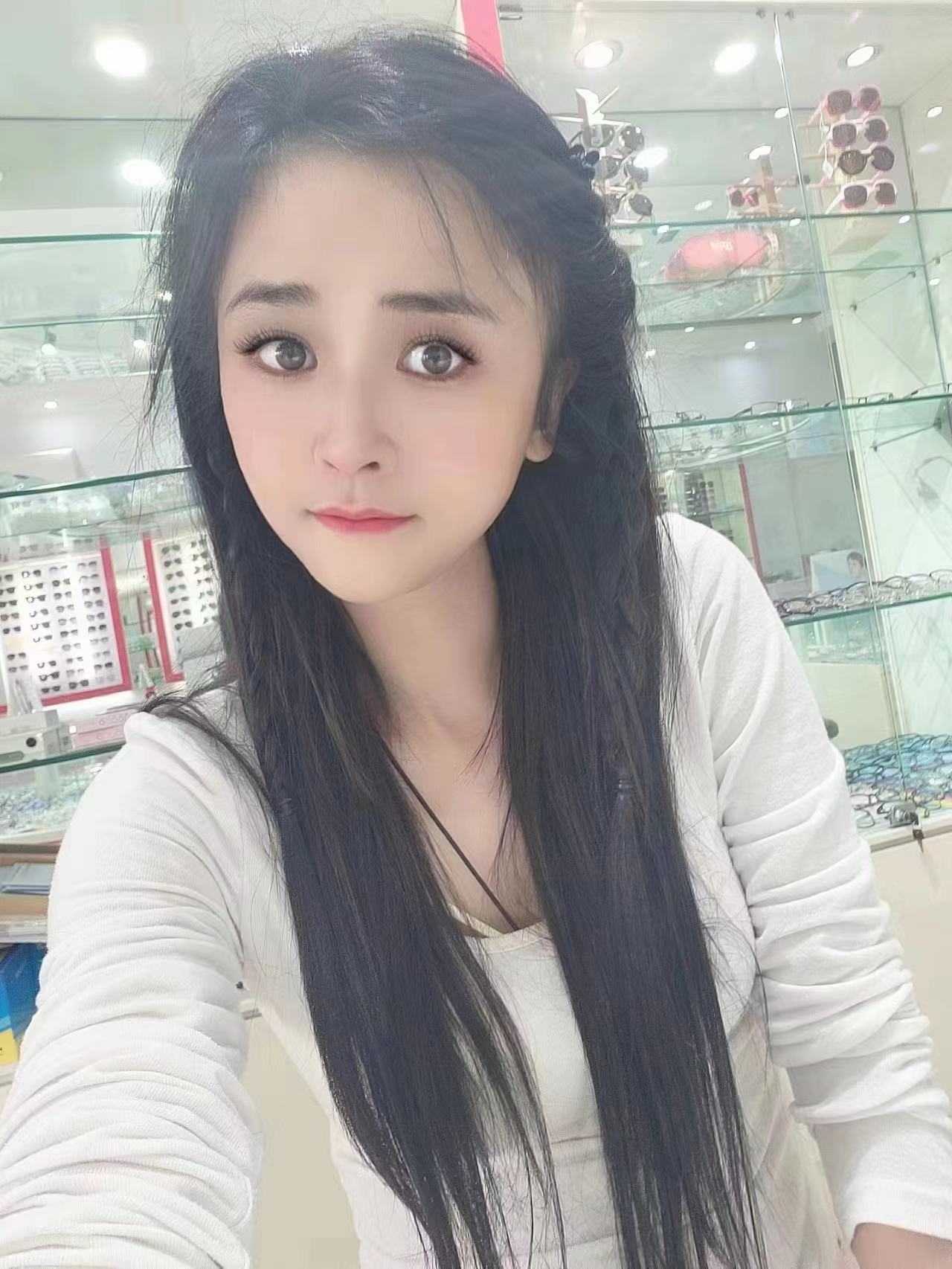 人漂亮年轻身材好