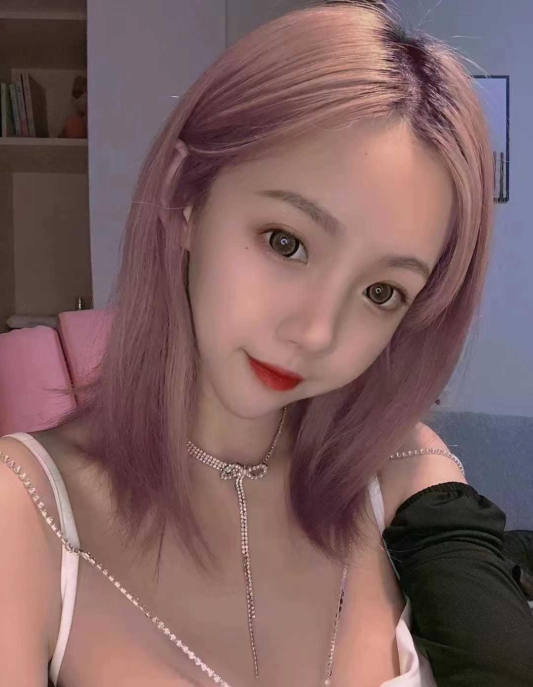 说话很好听，年轻漂亮