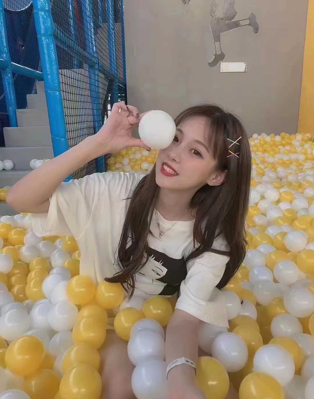 说话很好听，年轻漂亮