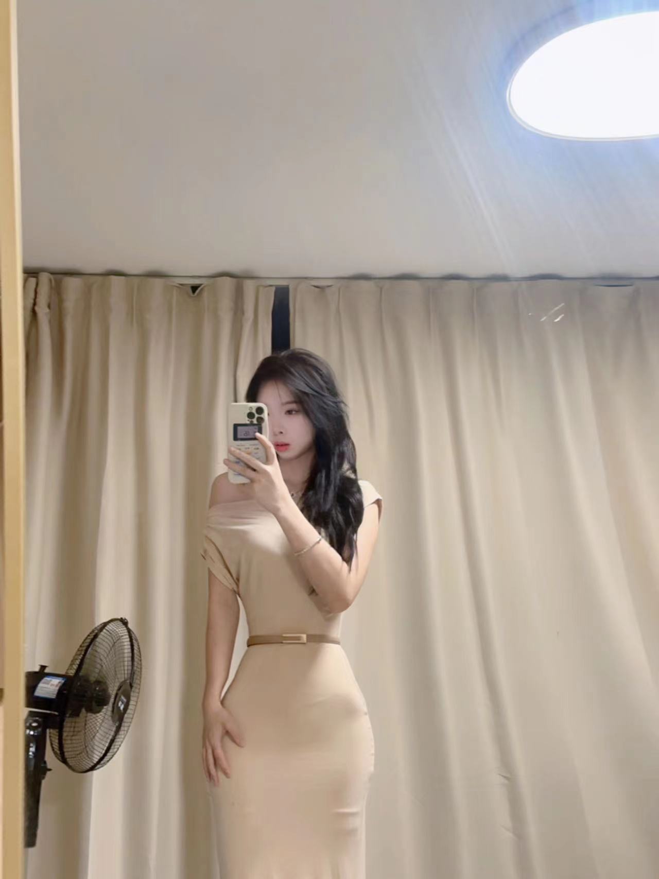 萝莉脸，魔鬼身材