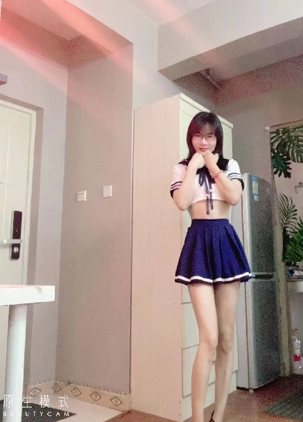 制服很多的性价比小姐姐