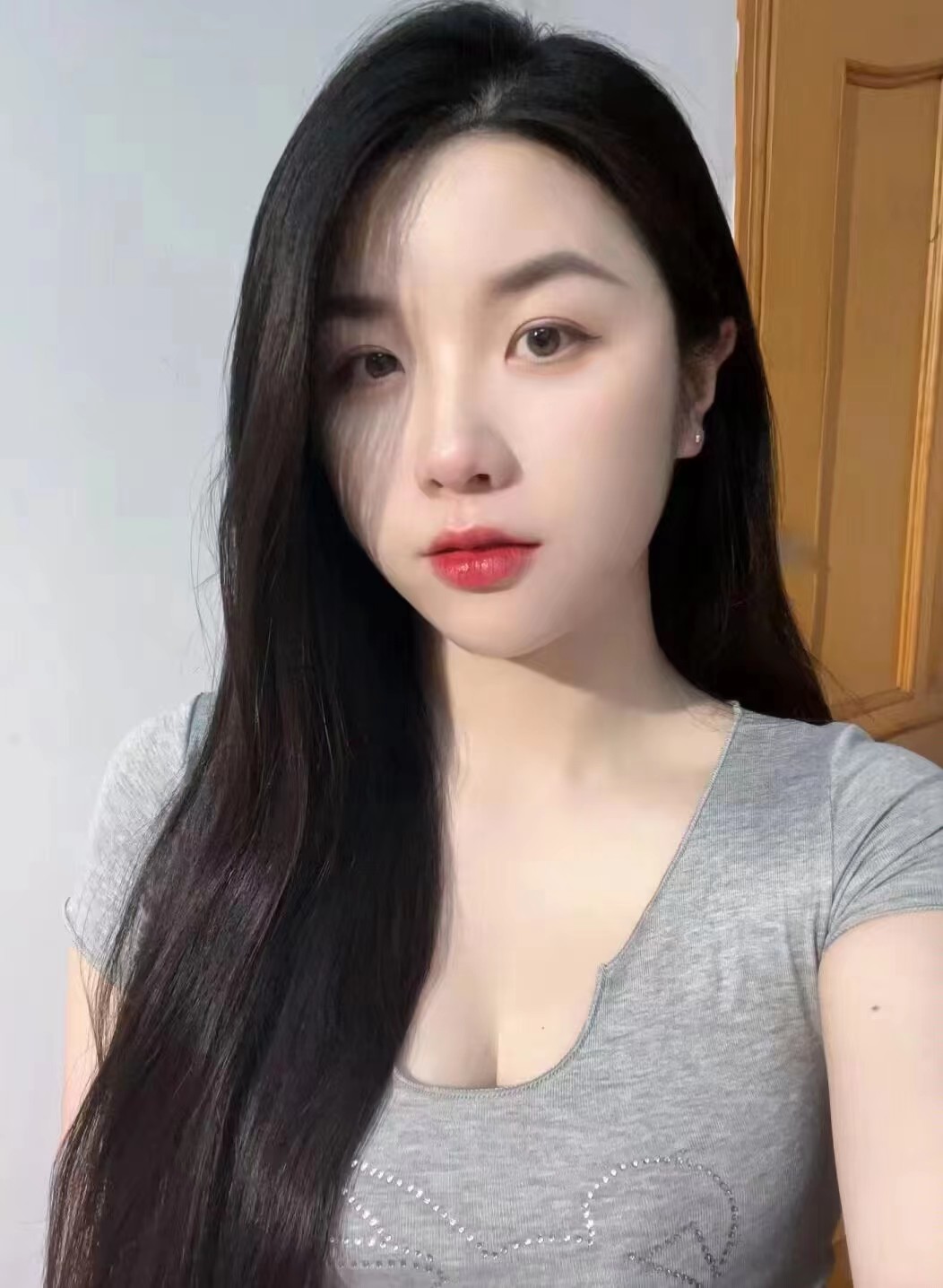 年轻漂亮，很润滑