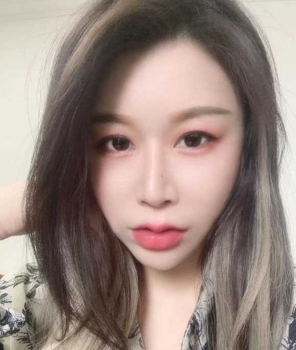 倒挂美娇娘猫咪