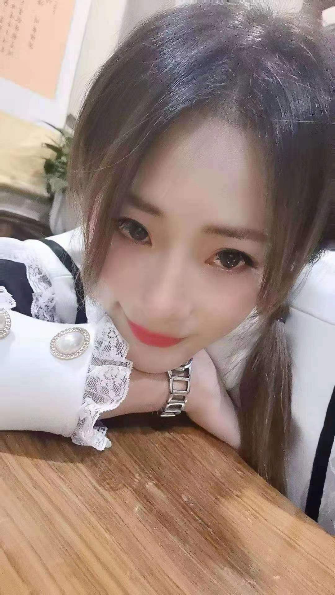 服务超棒颜值不错的小姐姐