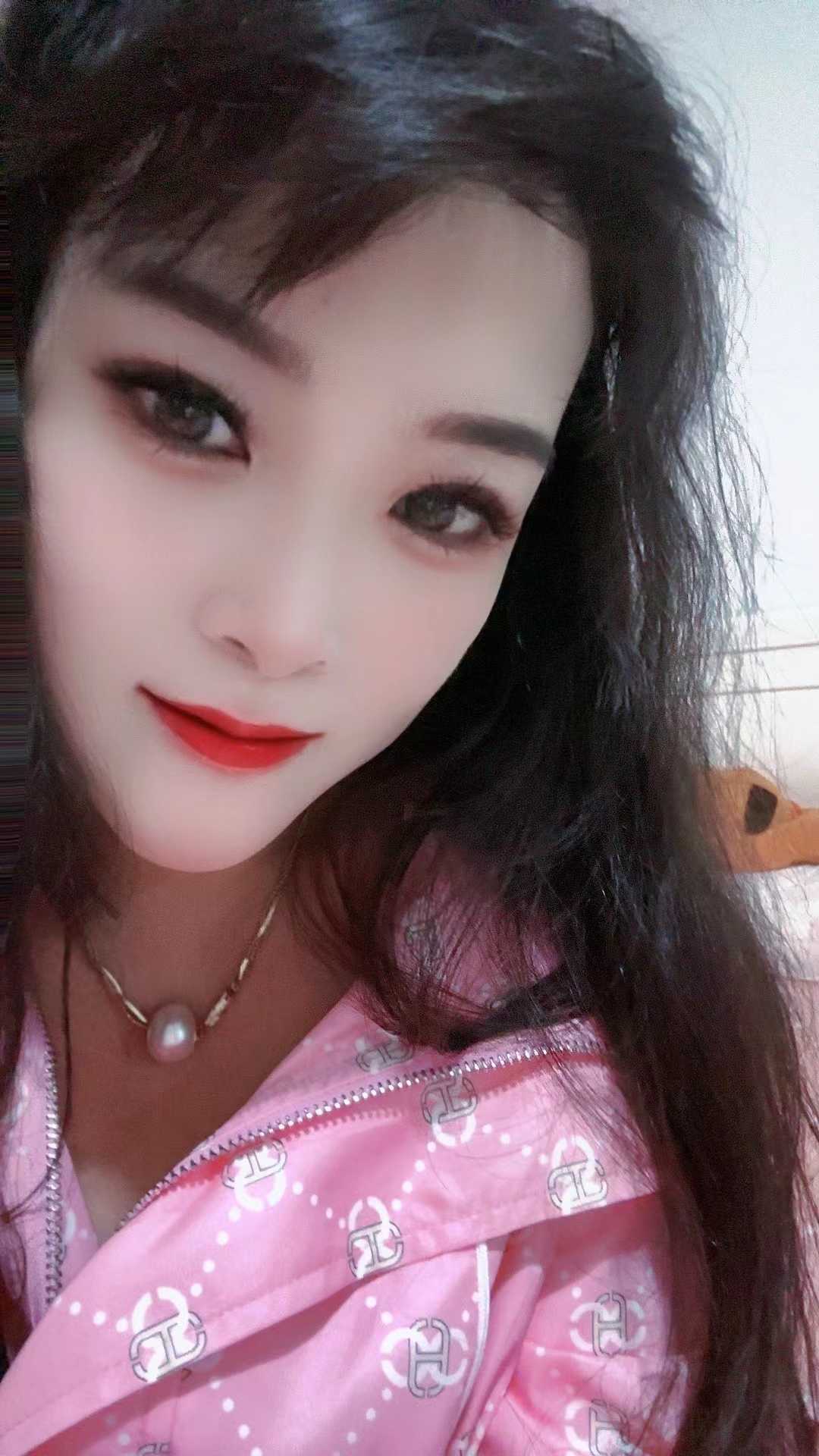 胸大，性格很sao