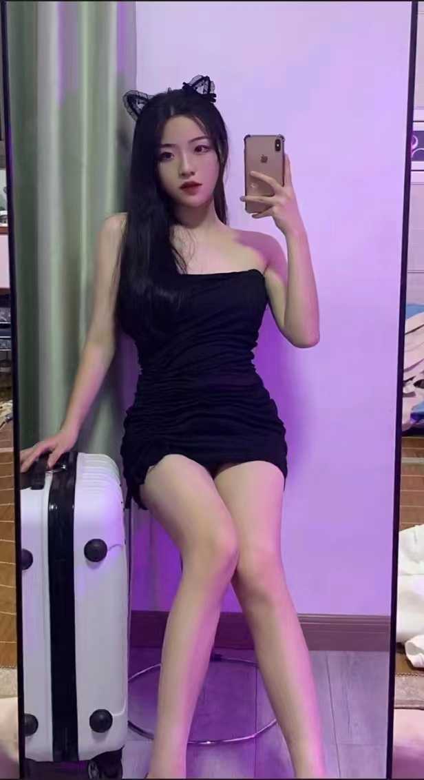 有身材有颜值，皮肤白嫩