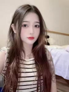 年轻兼职的小美女