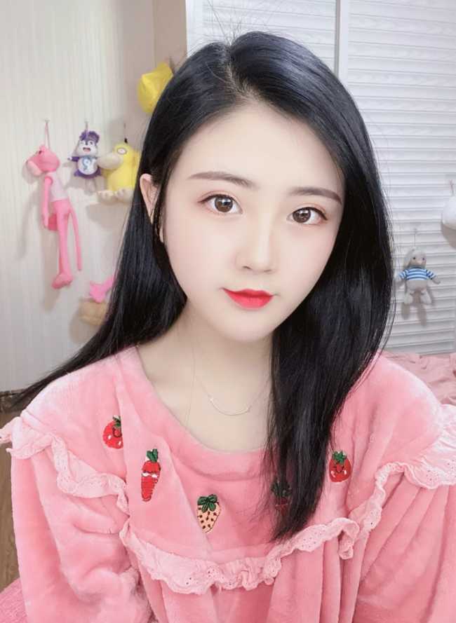 皮肤白嫩的温柔妹子，KH厉害，很嫩