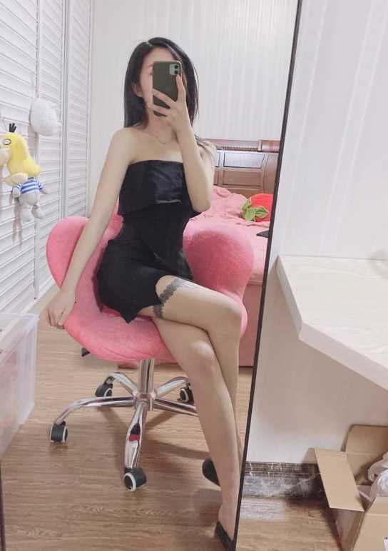 皮肤白嫩的温柔妹子，KH厉害，很嫩