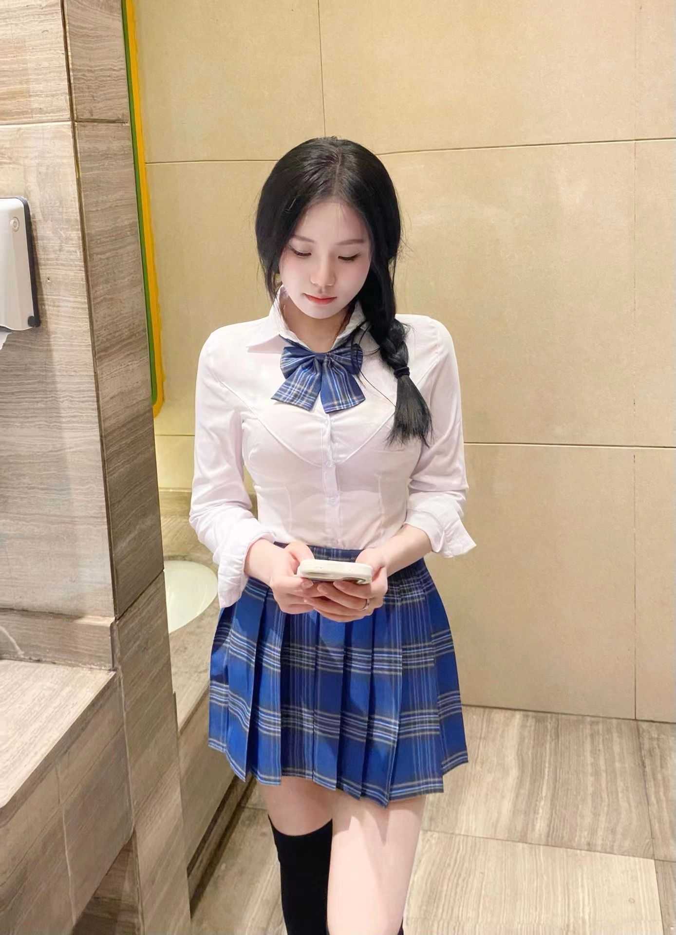 滴滴，可颜可甜，懂得配合，听话，小巧玲珑，身高165，体重108，熊b，需要的联系