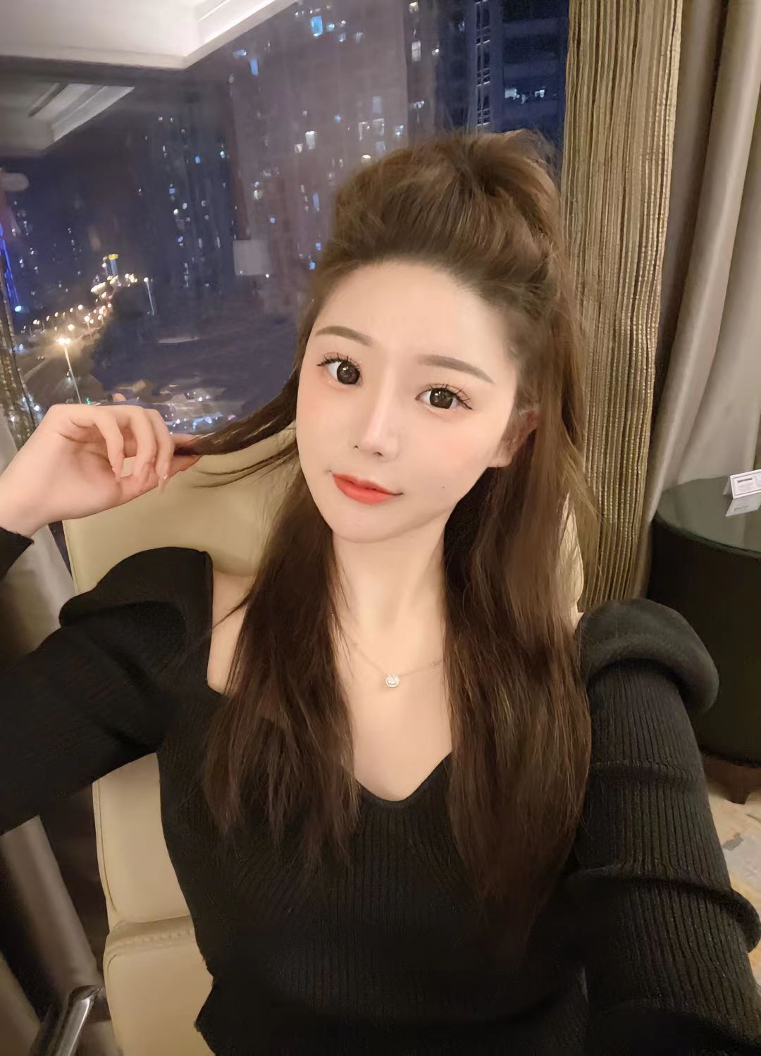 重庆漂亮的黑丝年轻妹