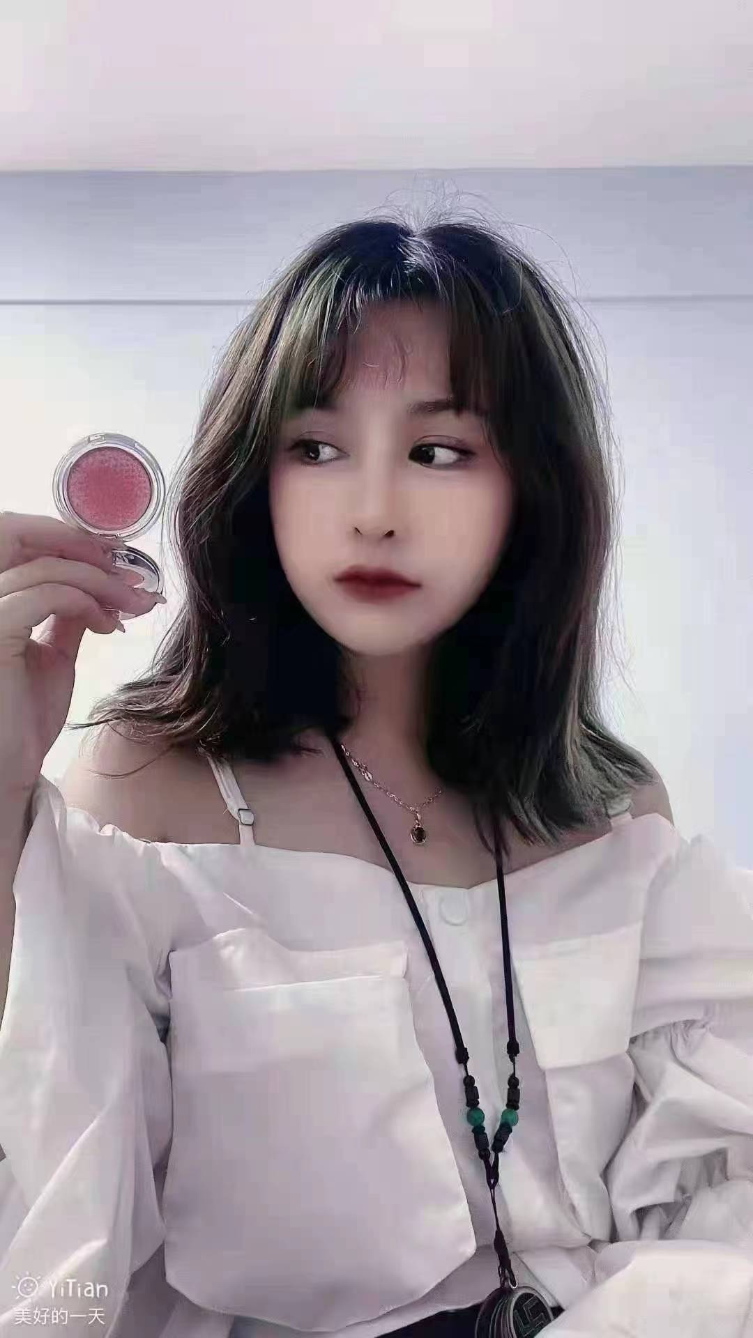 胸挺b紧，姿势都很配合