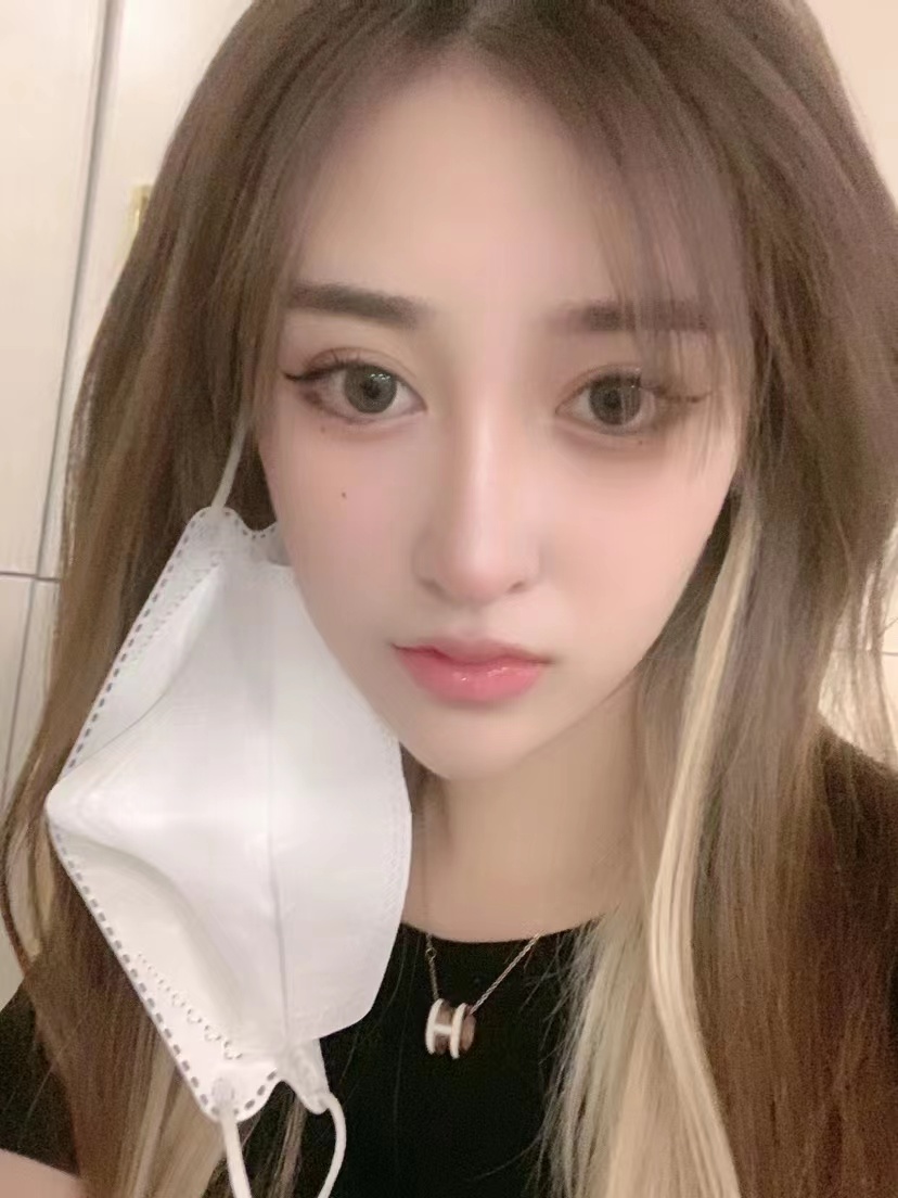 金发美女，身材颜值没得说