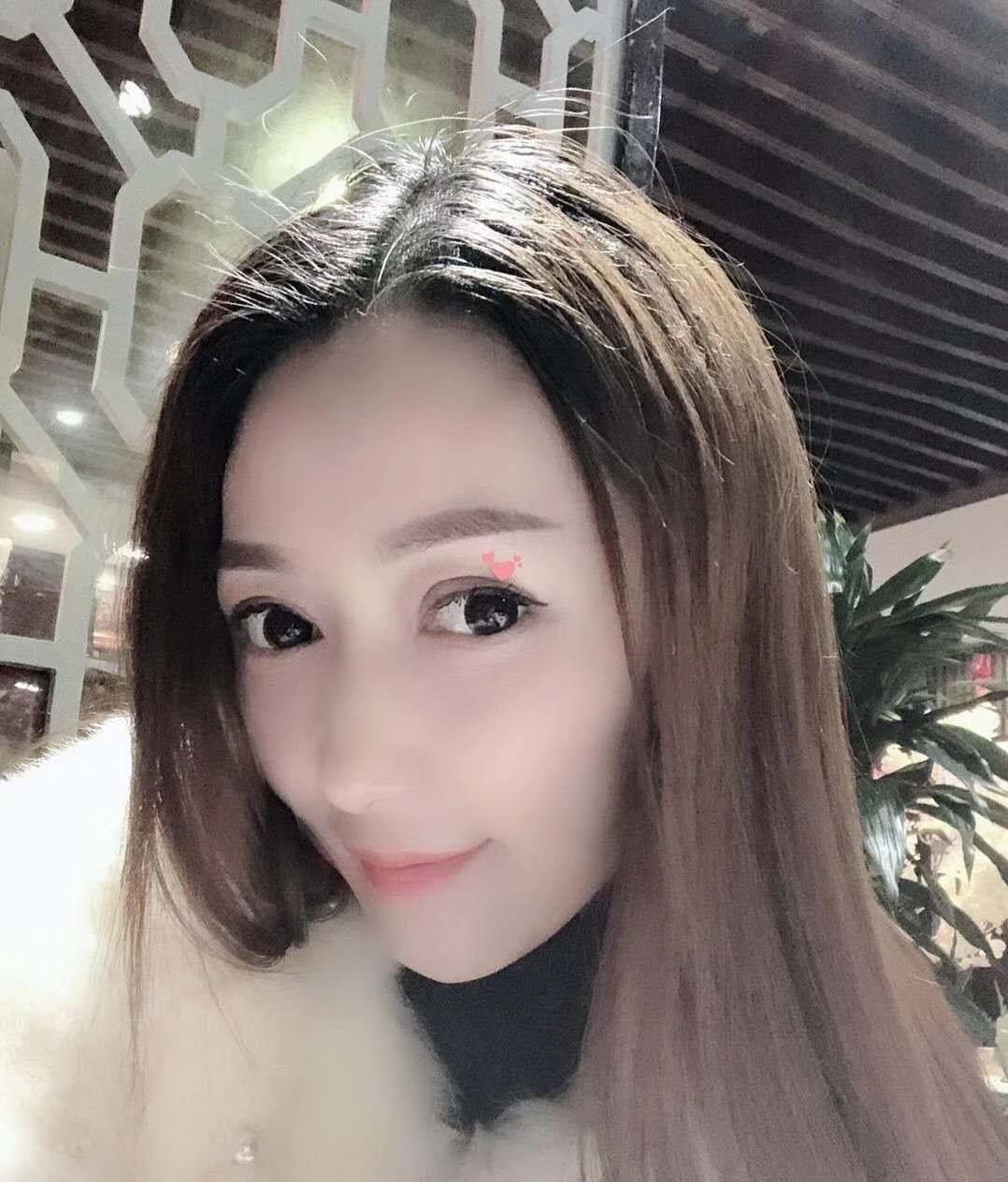 白嫩长腿妹子