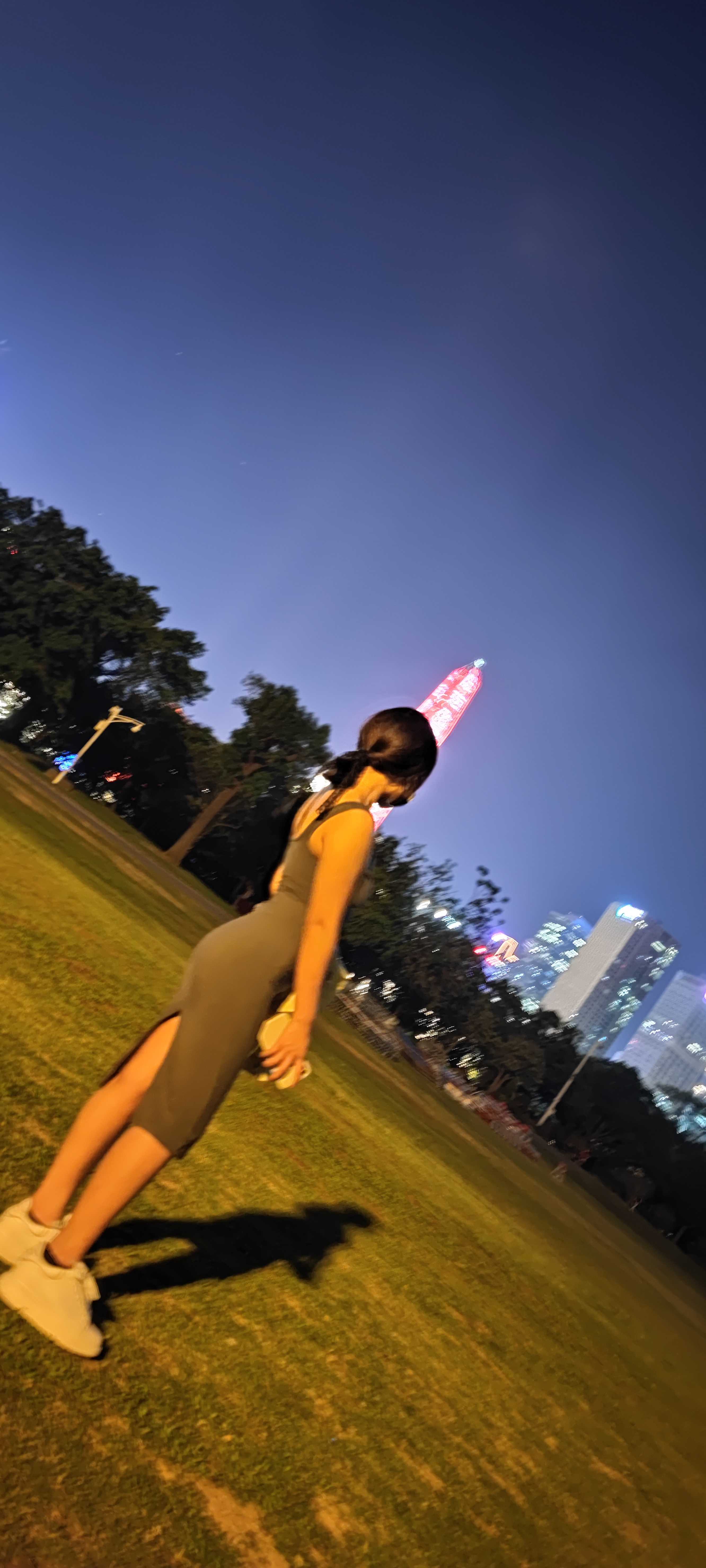 颜值正点，身材超棒的小姐姐