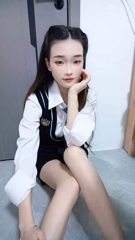 汉口00后小欣欣