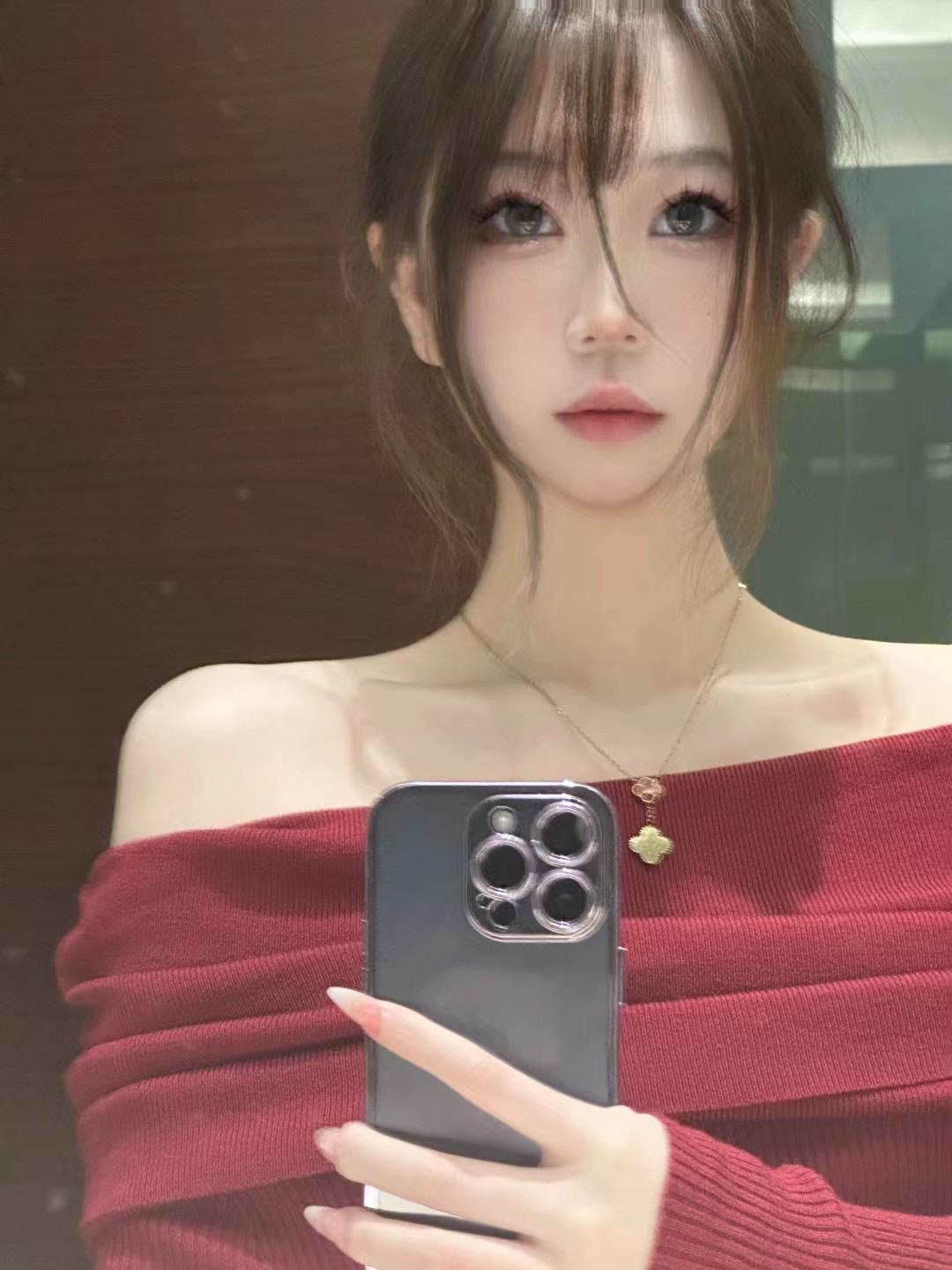 高端粉嫩妹子，肤白貌美，懂事听话