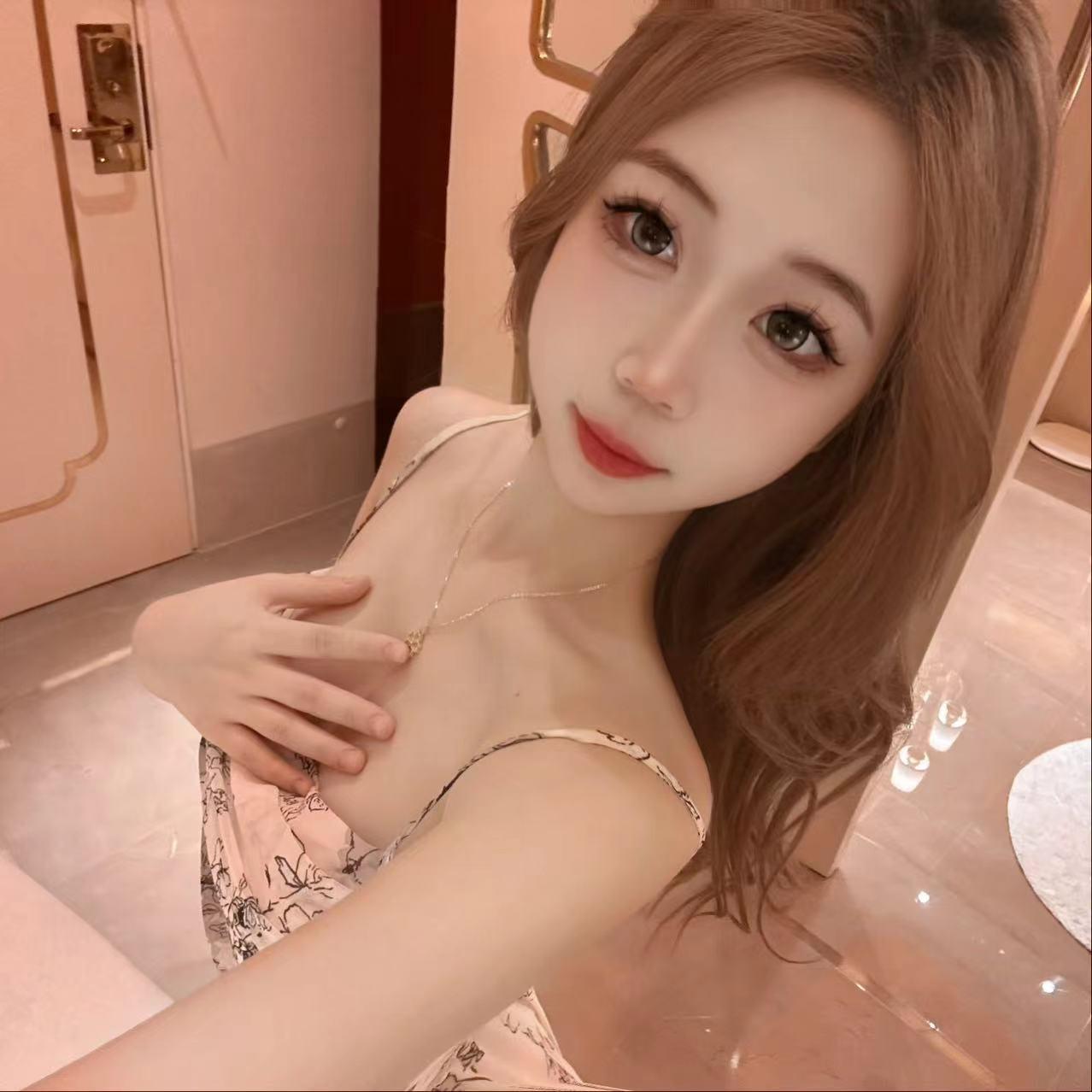 高端粉嫩妹子，肤白貌美，懂事听话