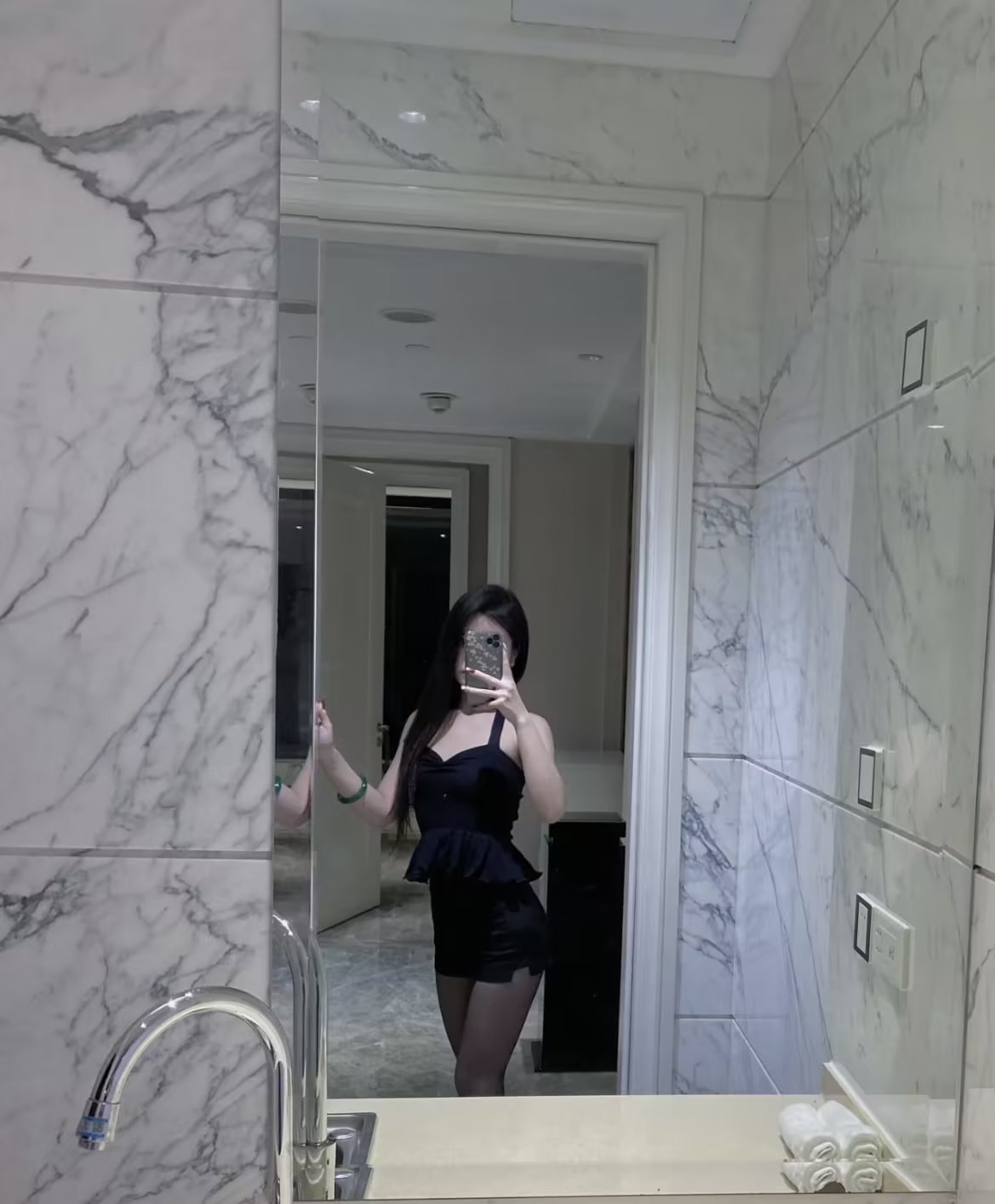 亲摸口出，夜的时间长，来的也早