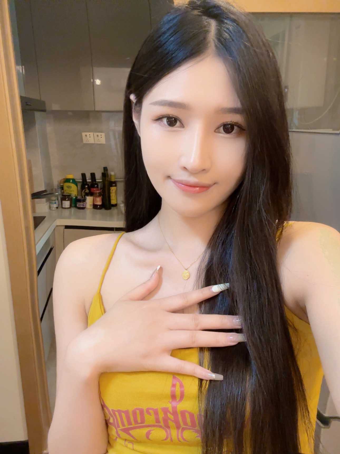 超级性感的小姐姐