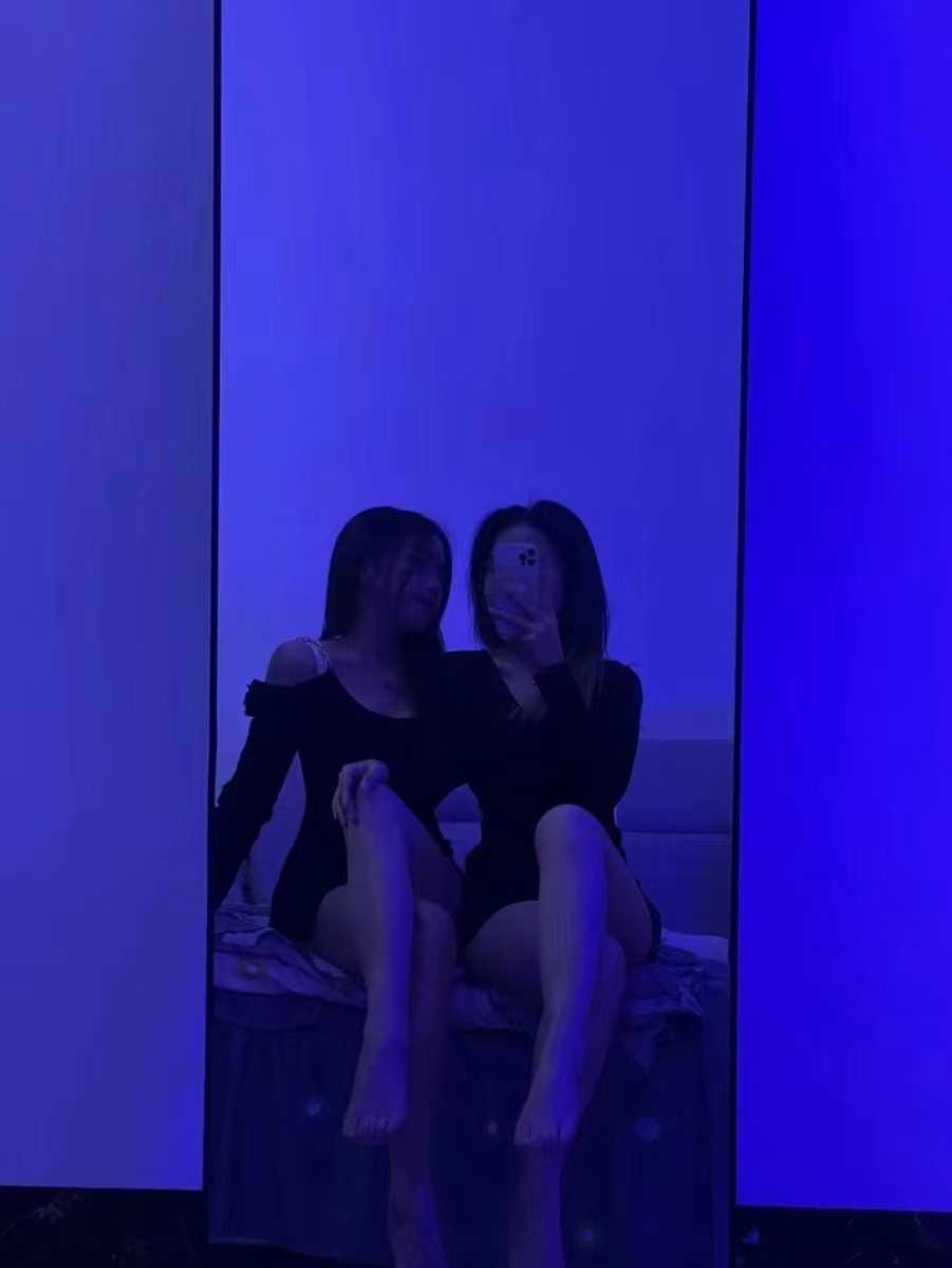 一字马可三通姐妹花