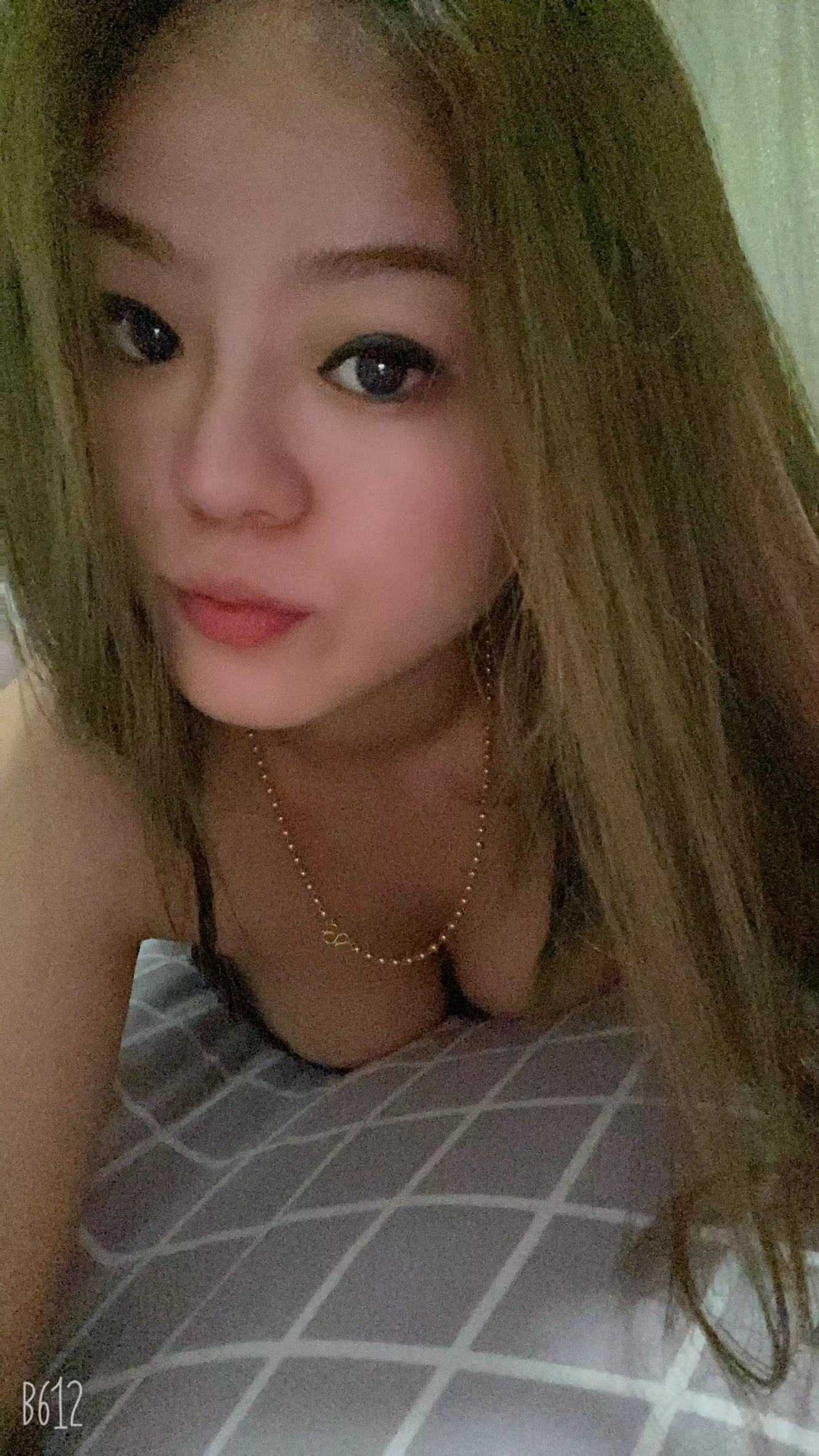 漂亮的少妇，皮肤白