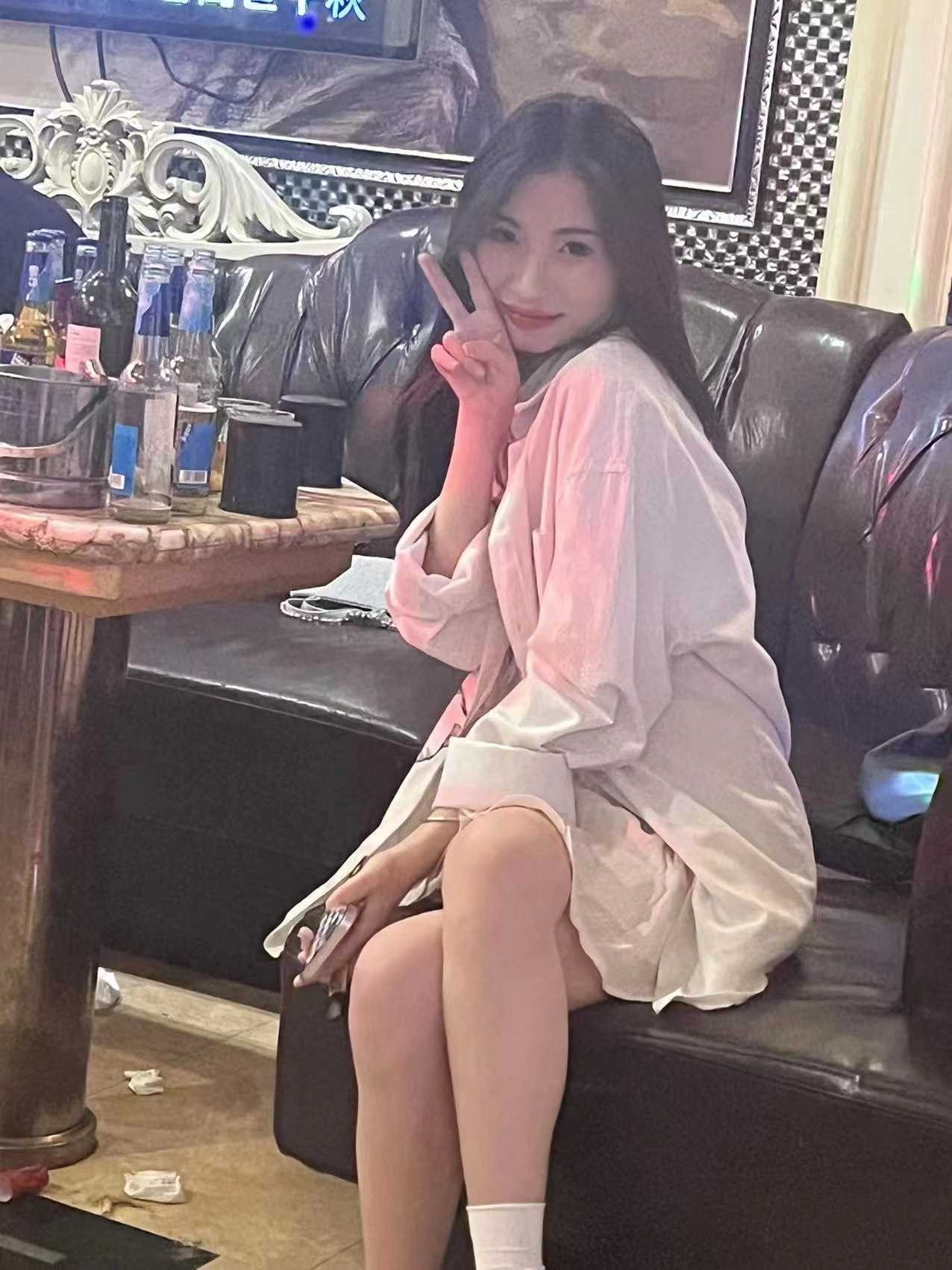 00后身材好小美女