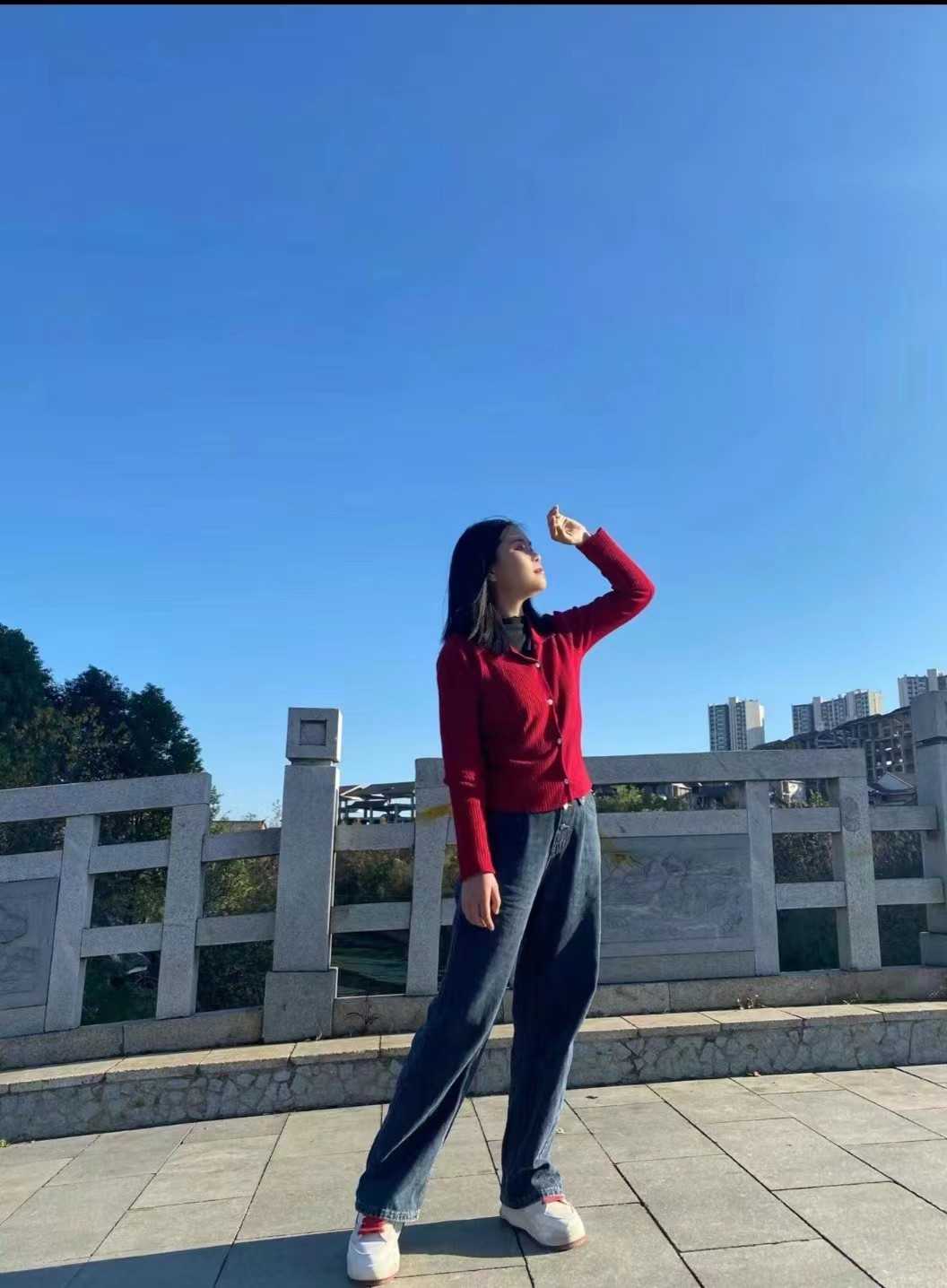 体验年轻漂亮的小美女