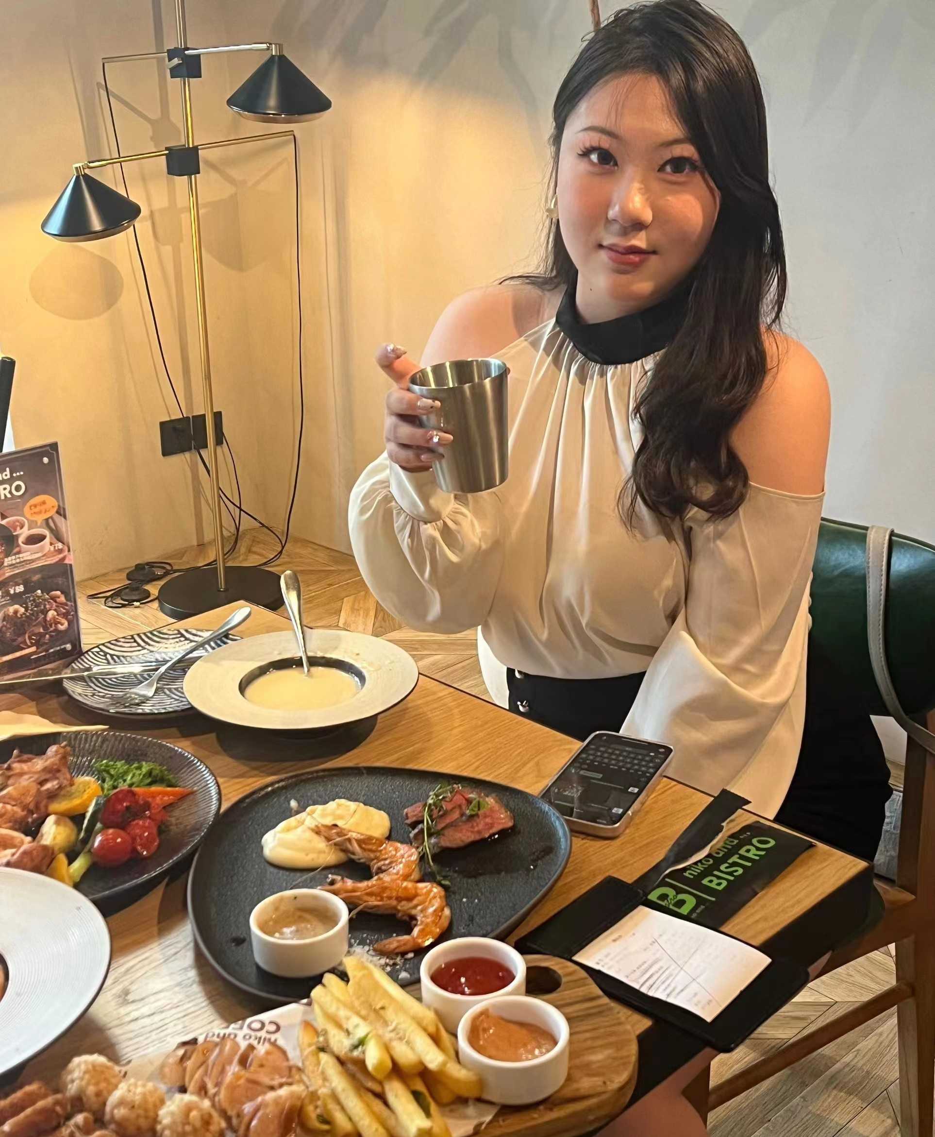 丰满小女人，服务棒